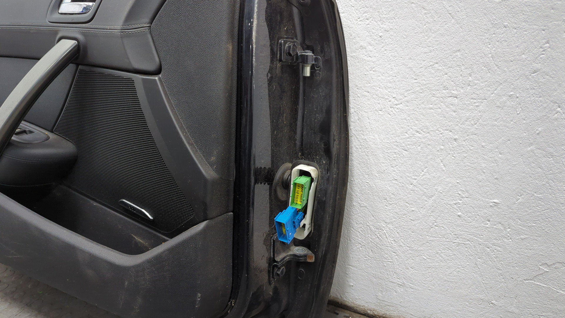 Дверь передняя левая