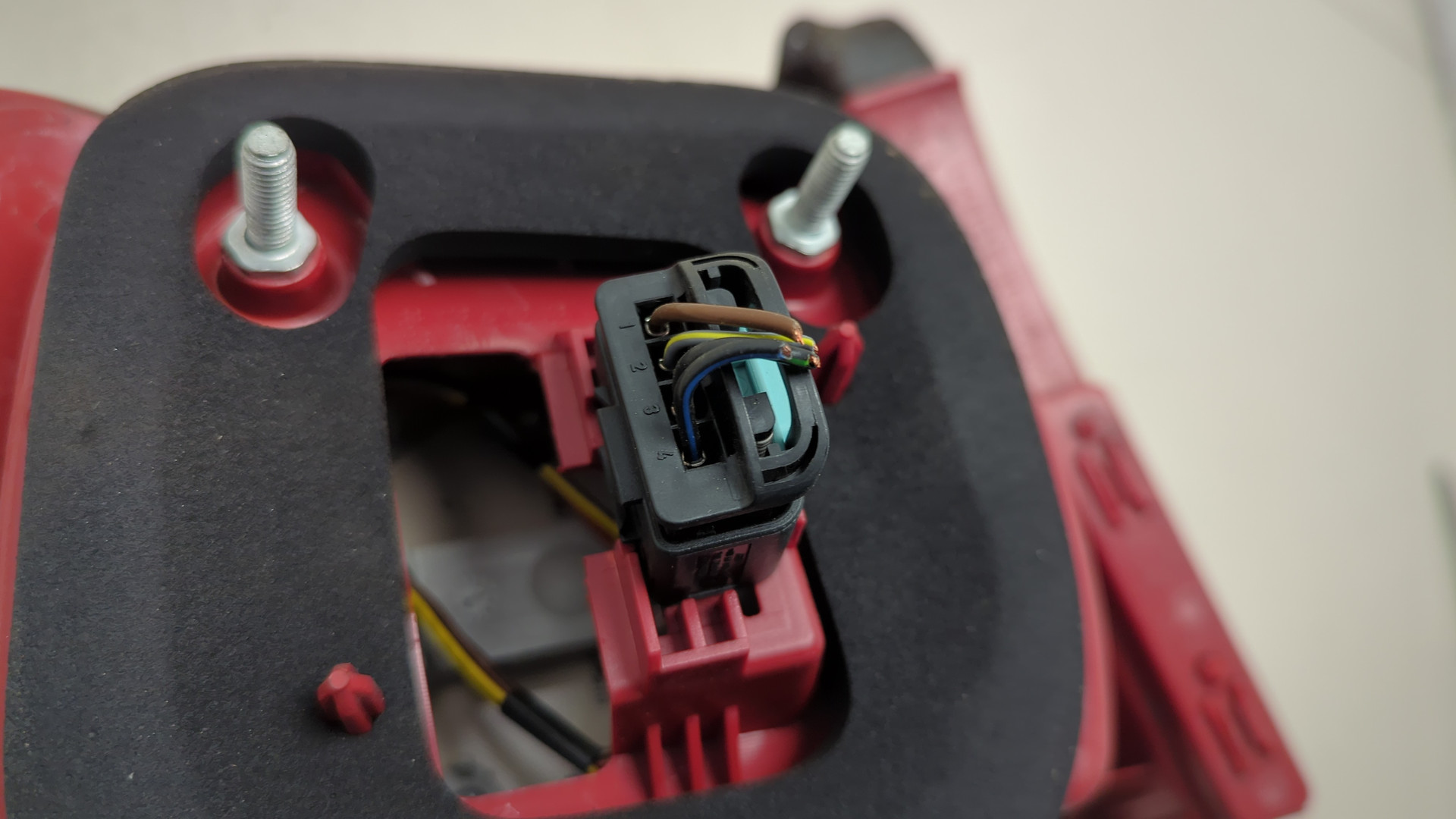 Фонарь задний правый