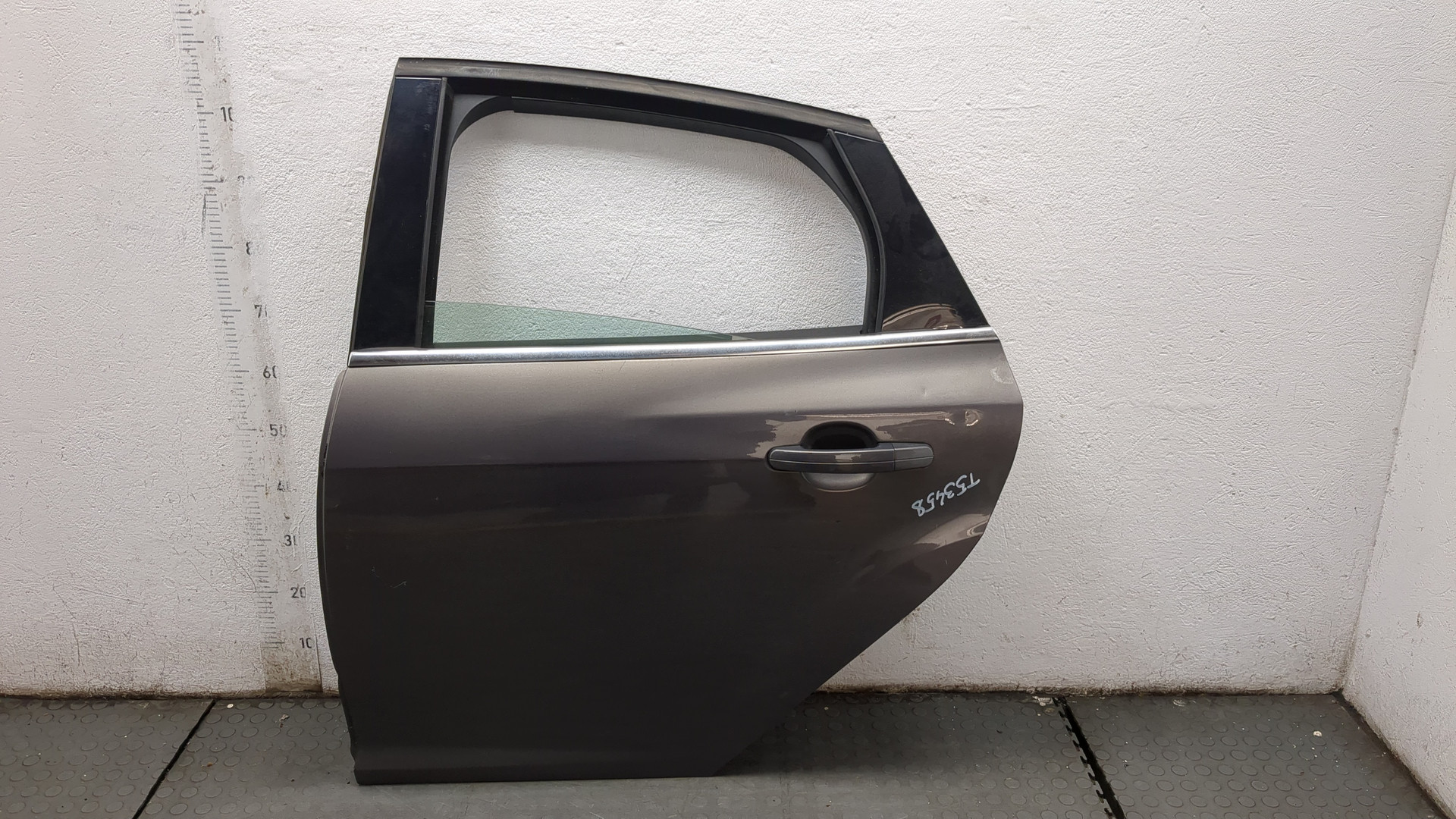 Дверь задняя левая