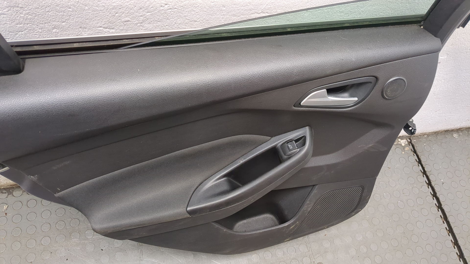 Дверь задняя левая