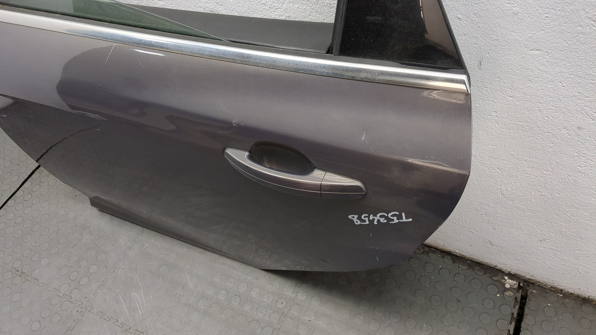 Дверь задняя левая