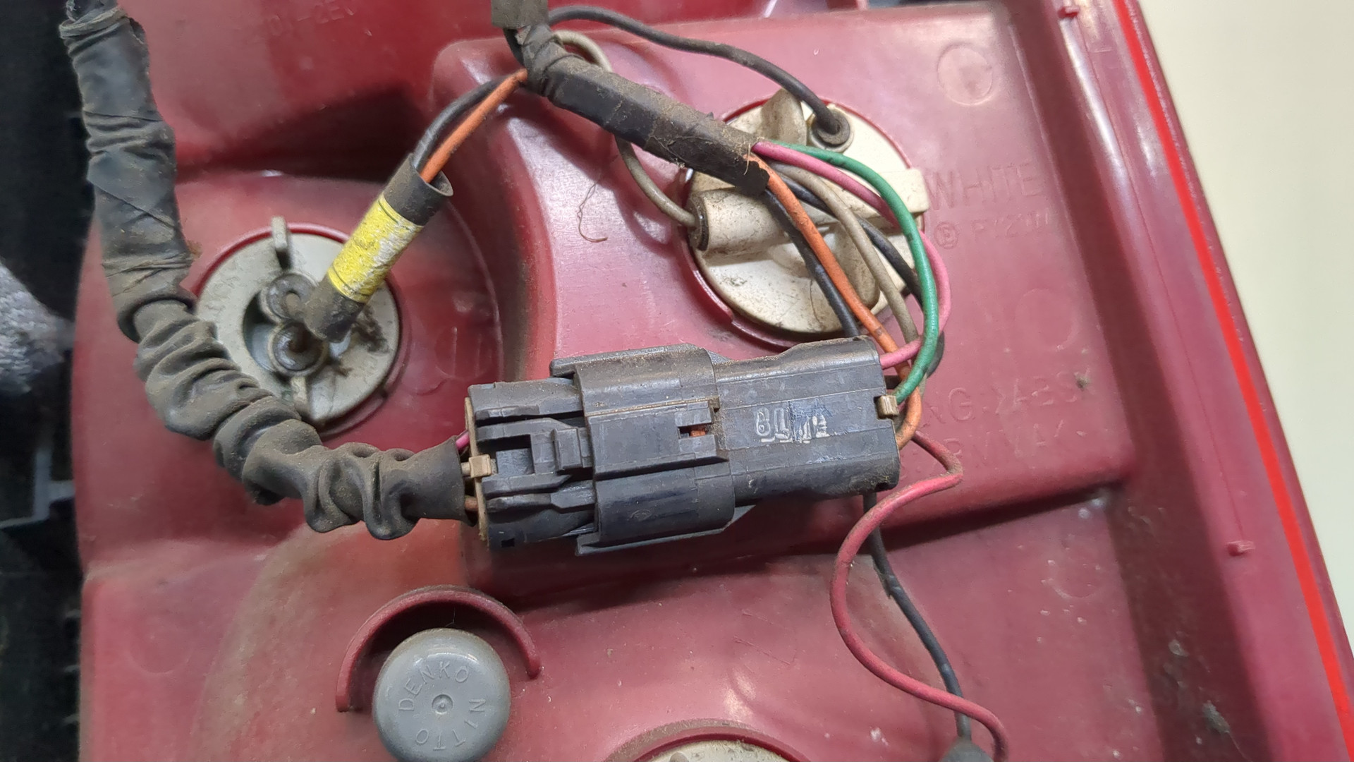 Фонарь задний левый