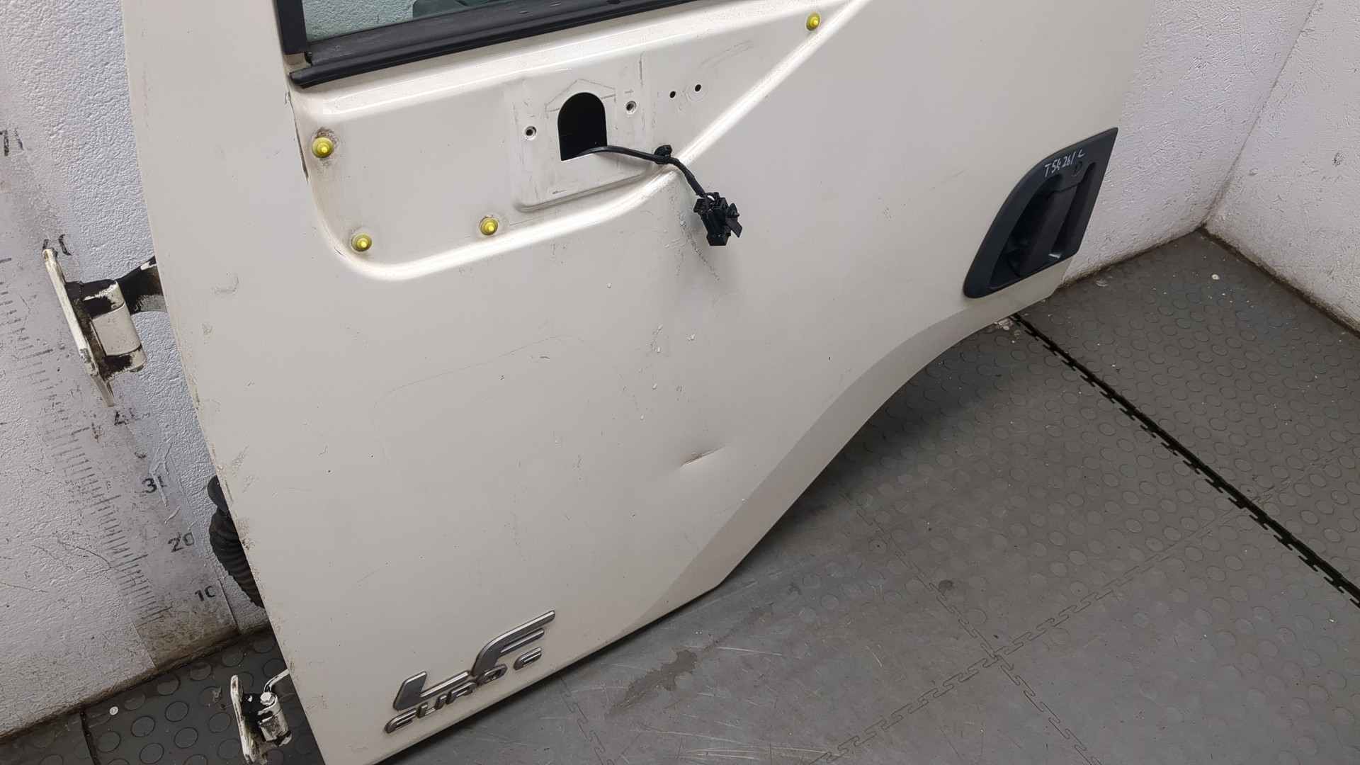 Дверь передняя левая