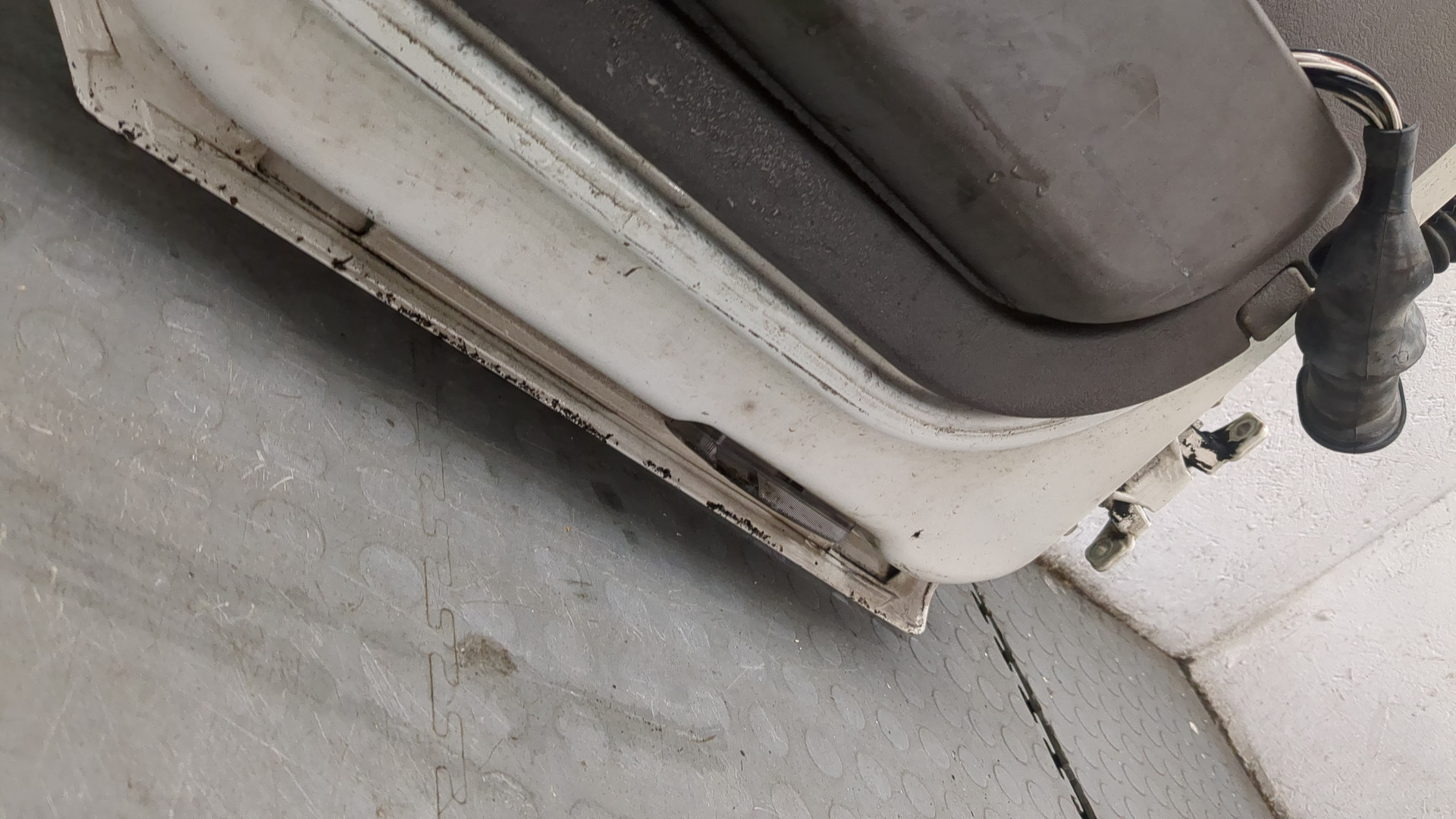 Дверь передняя левая