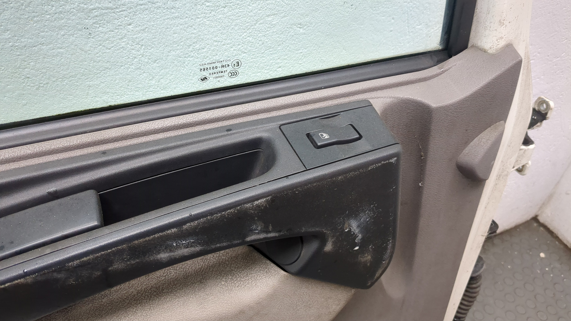 Дверь передняя левая