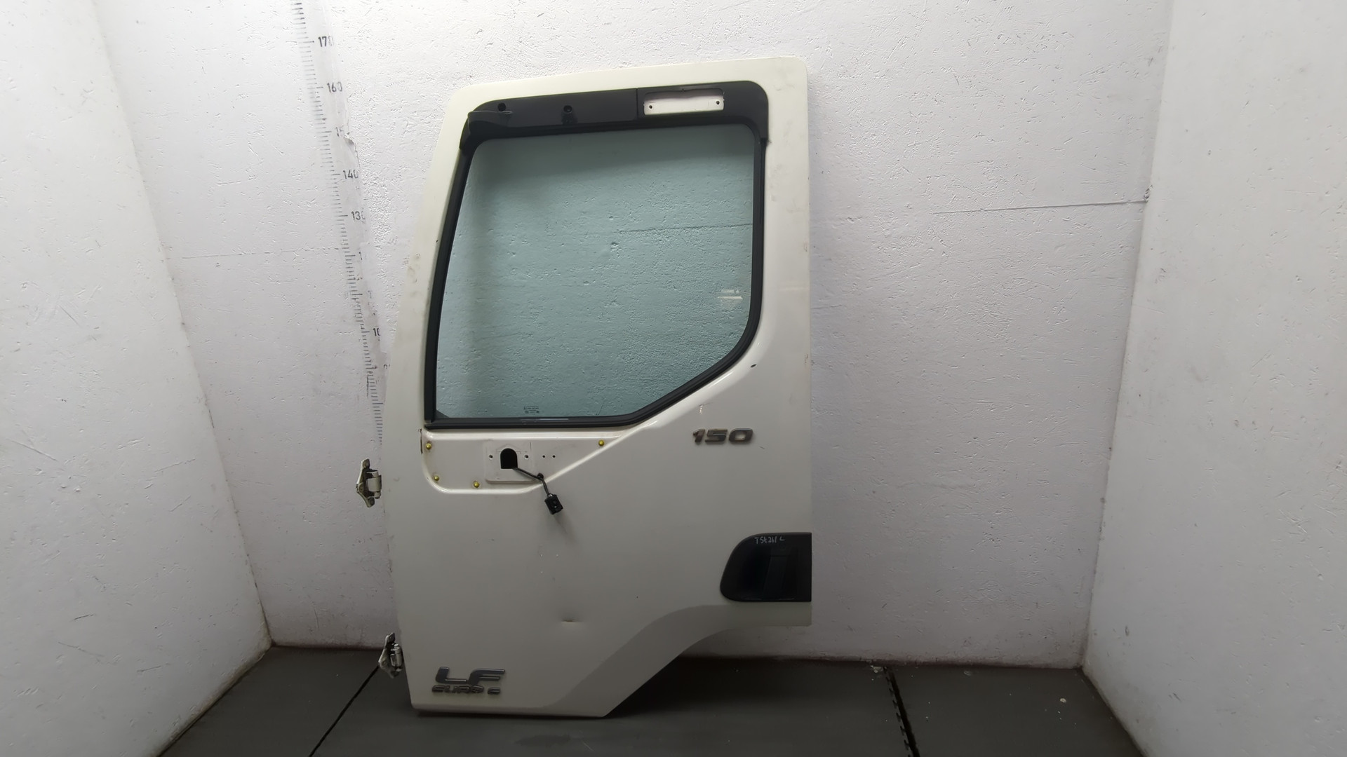 Дверь передняя левая