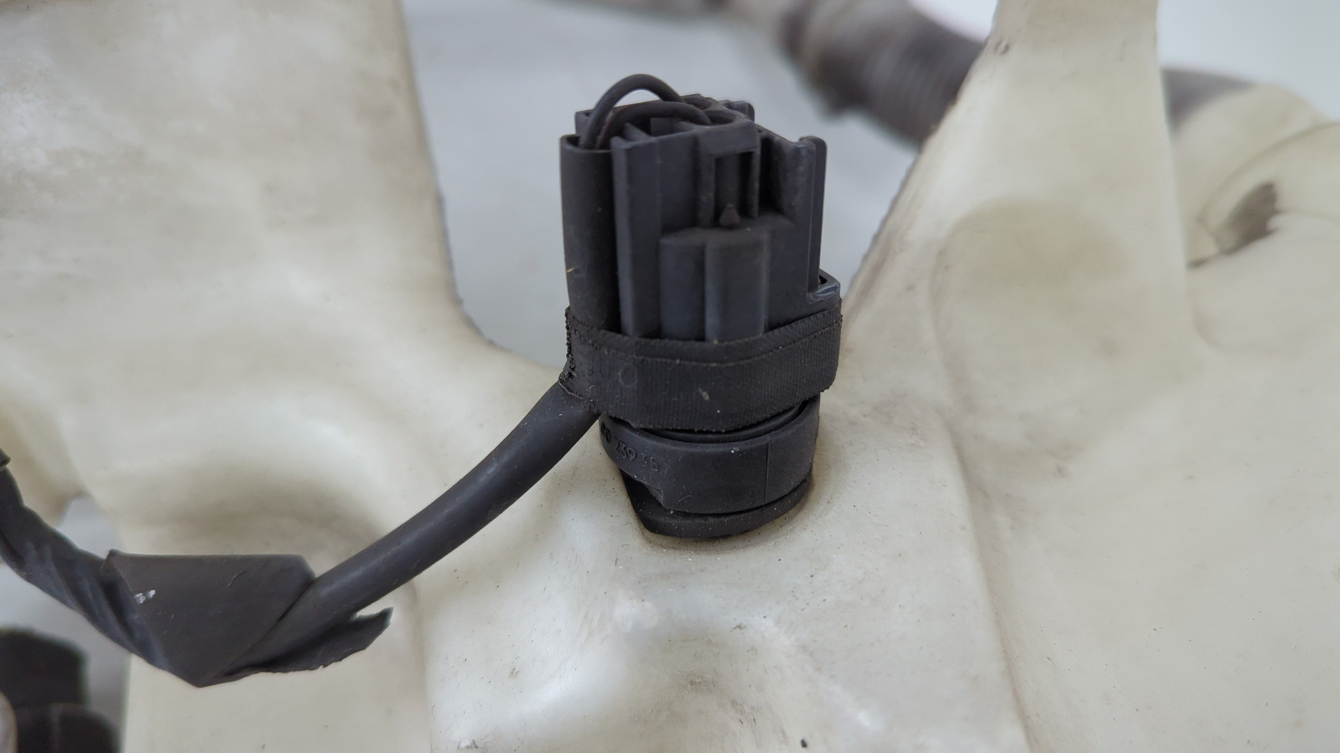 Бачок омывателя лобового стекла