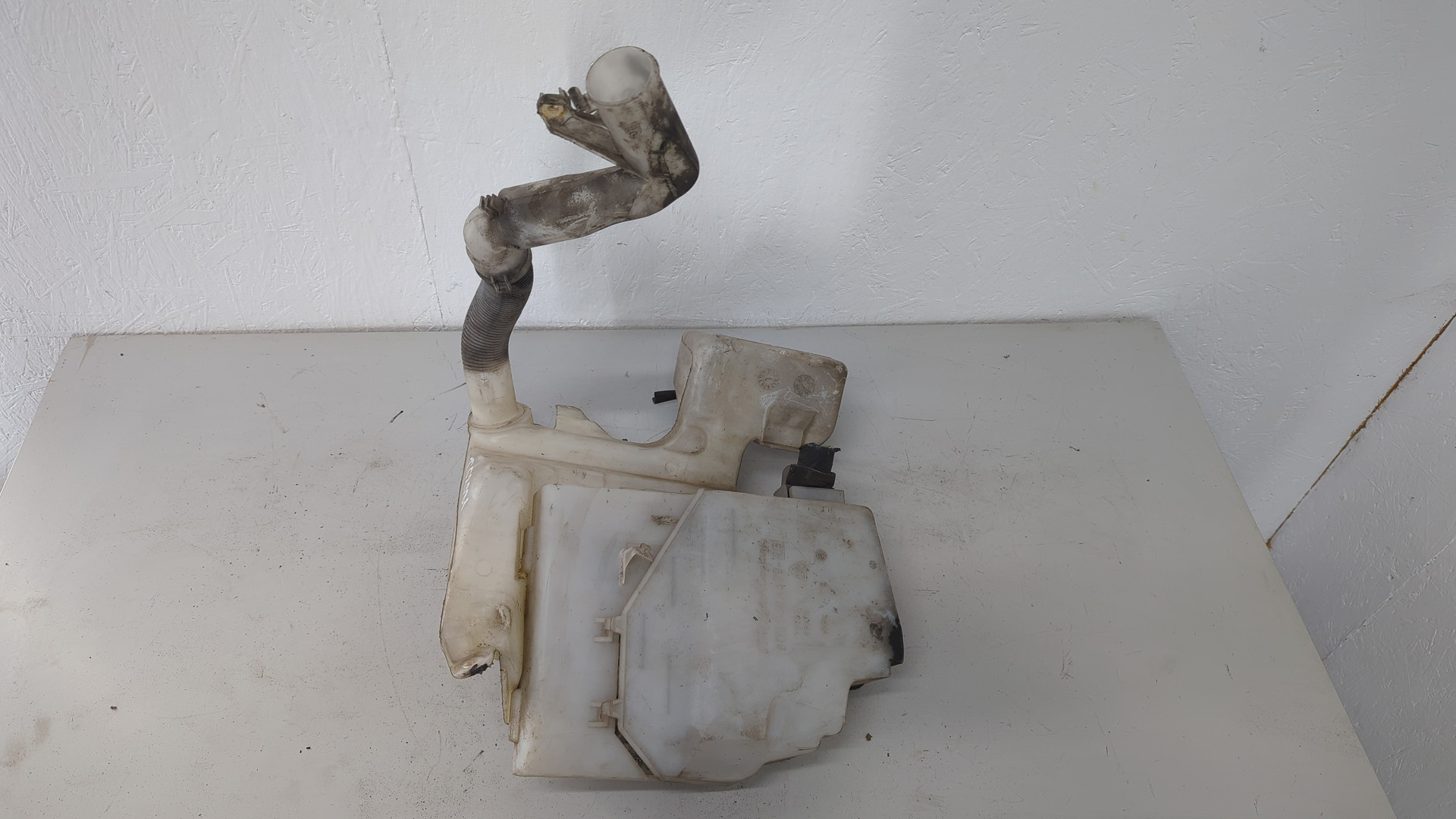 Бачок омывателя лобового стекла