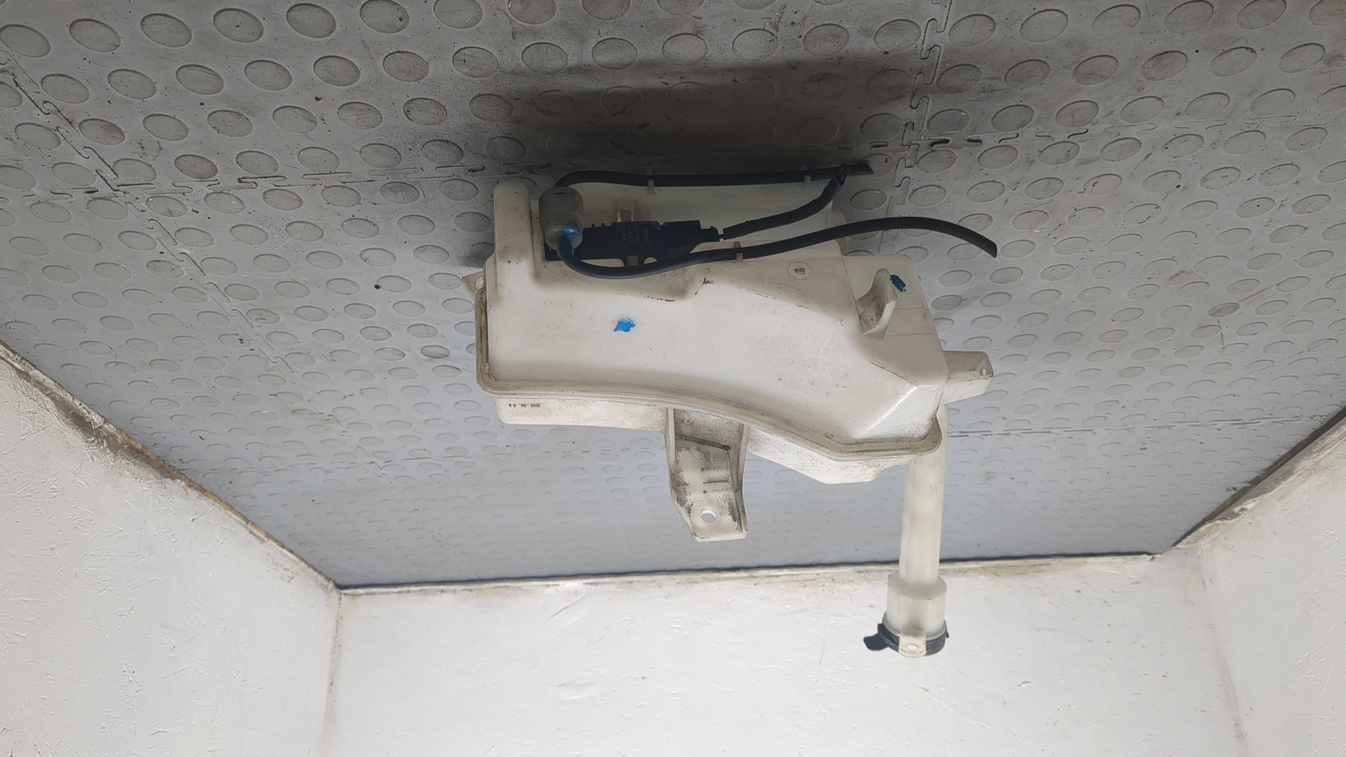 Бачок омывателя лобового стекла