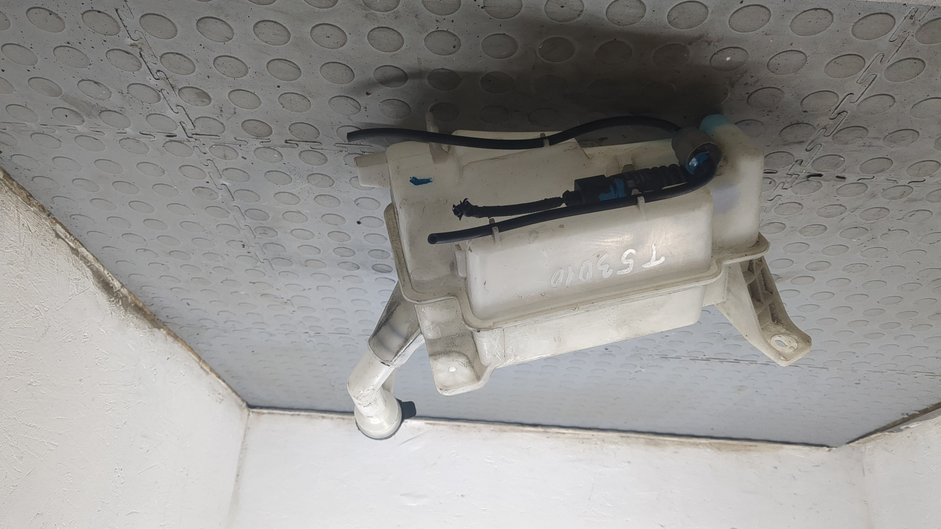 Бачок омывателя лобового стекла