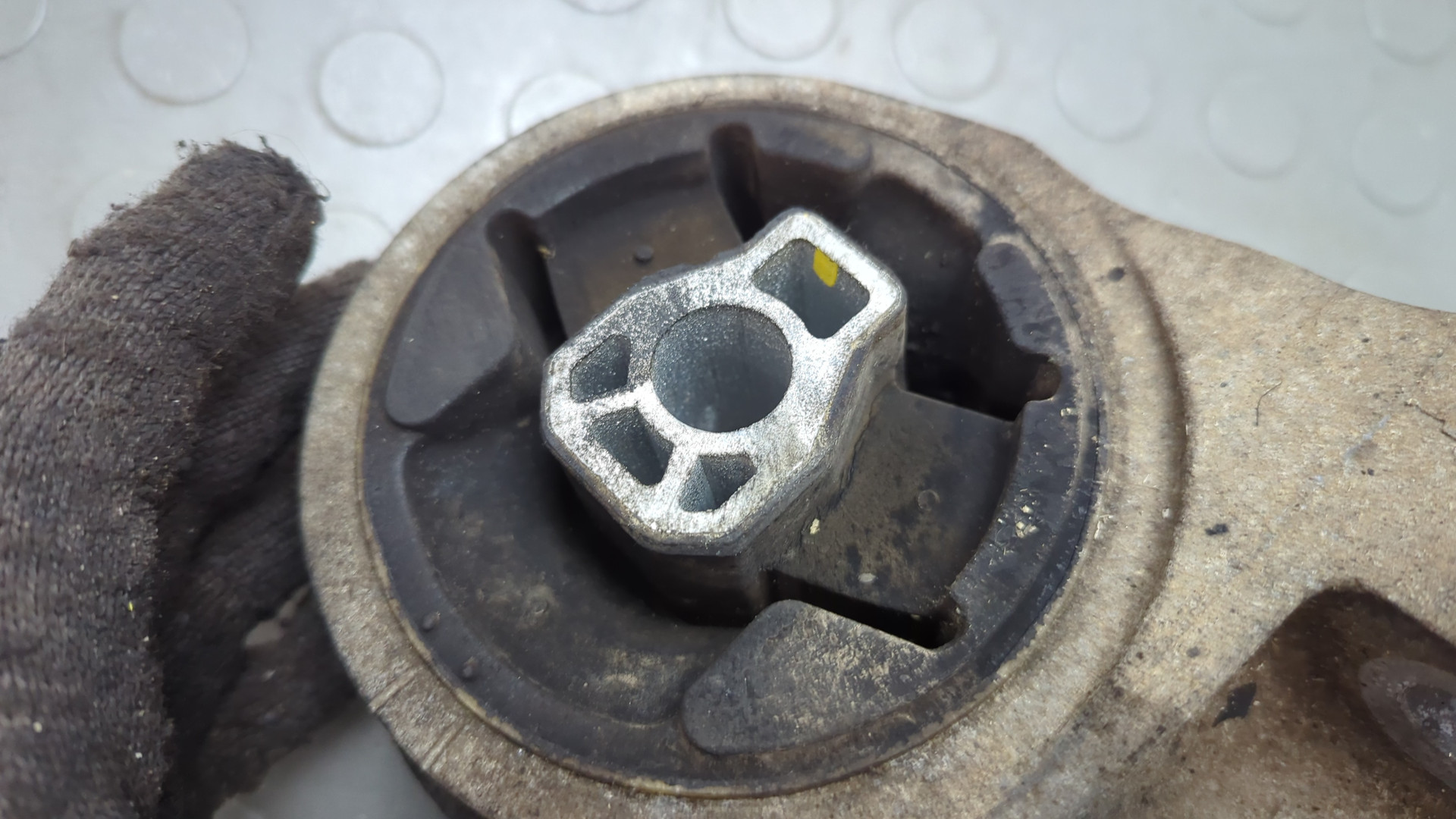 Опора двигателя