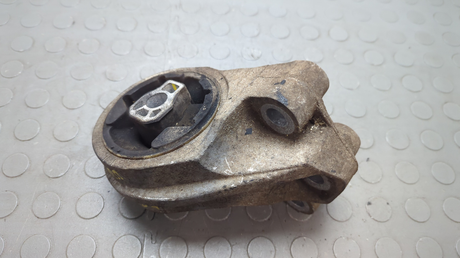 Опора двигателя