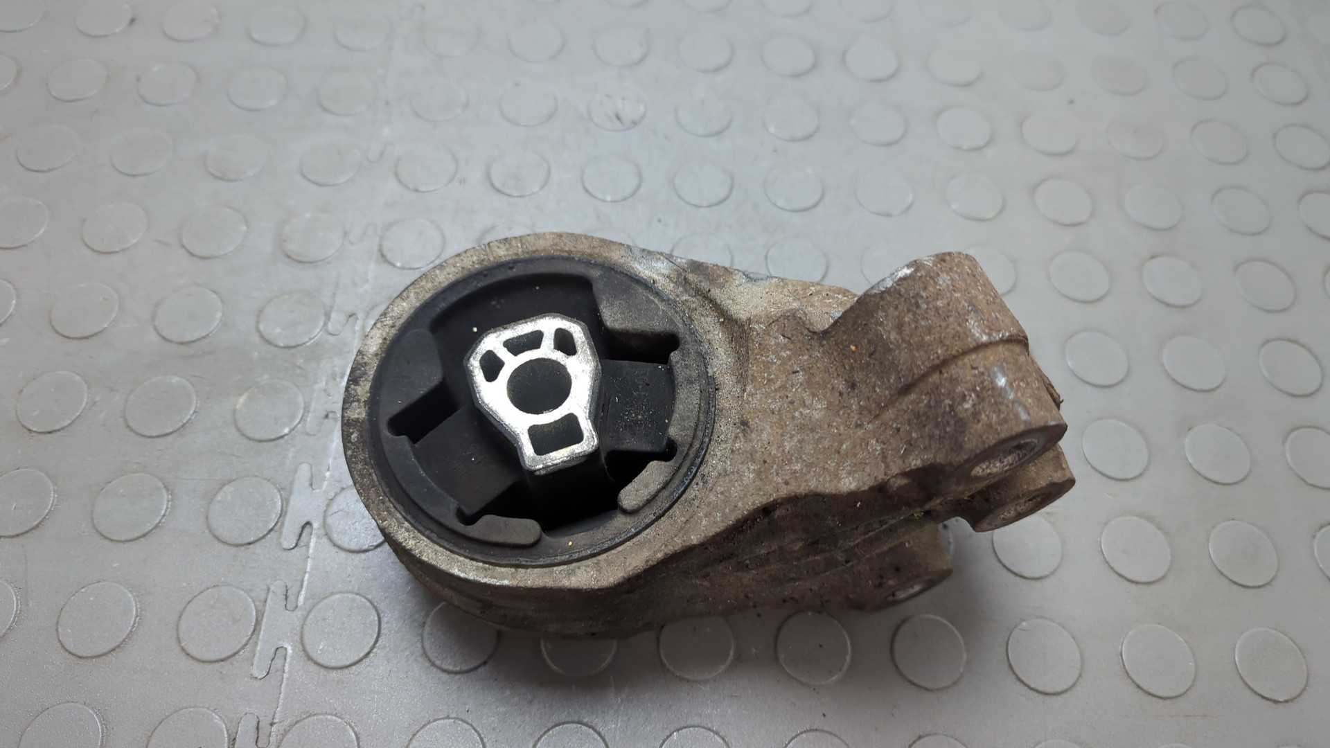 Опора двигателя