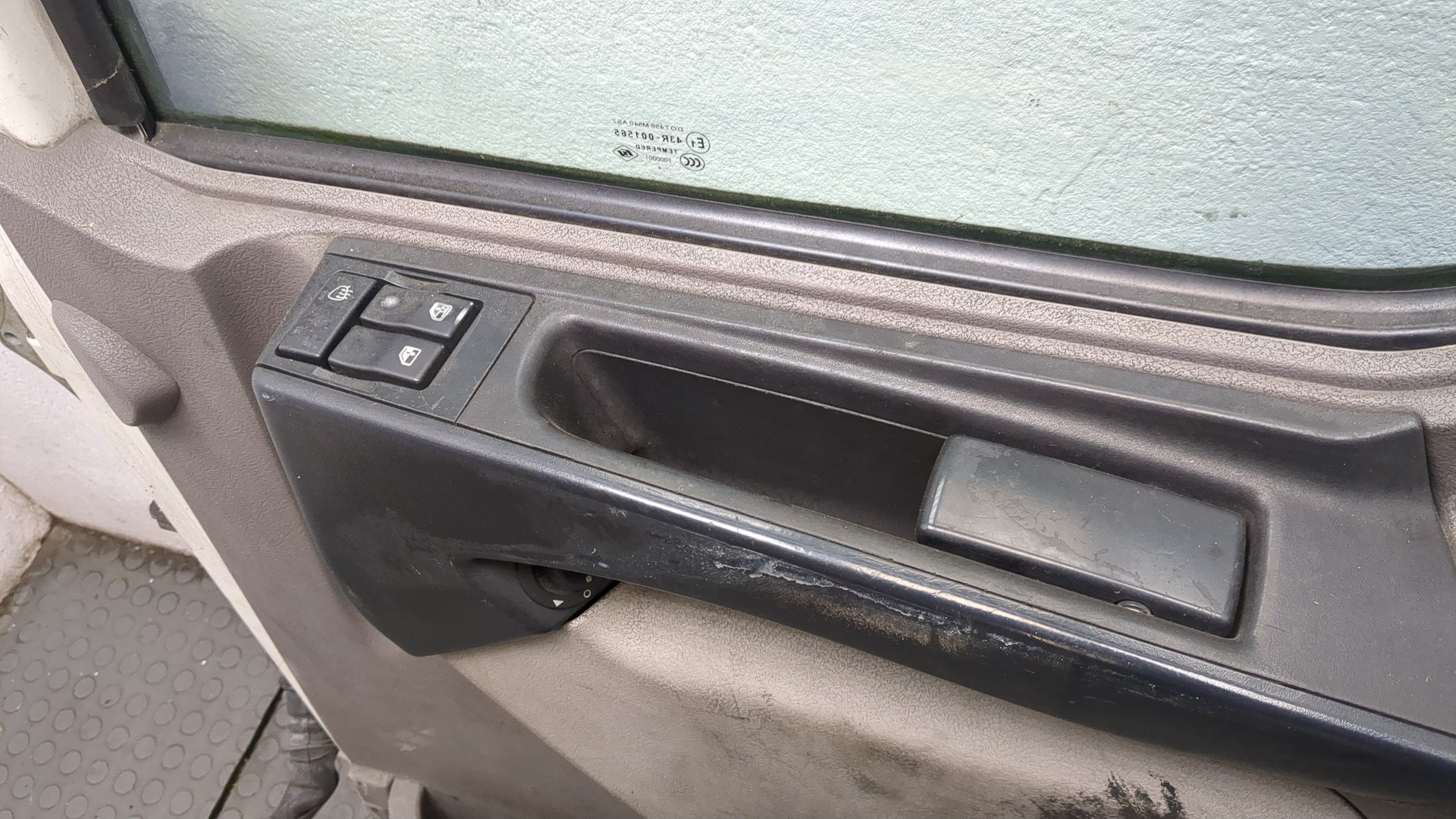 Дверь передняя правая