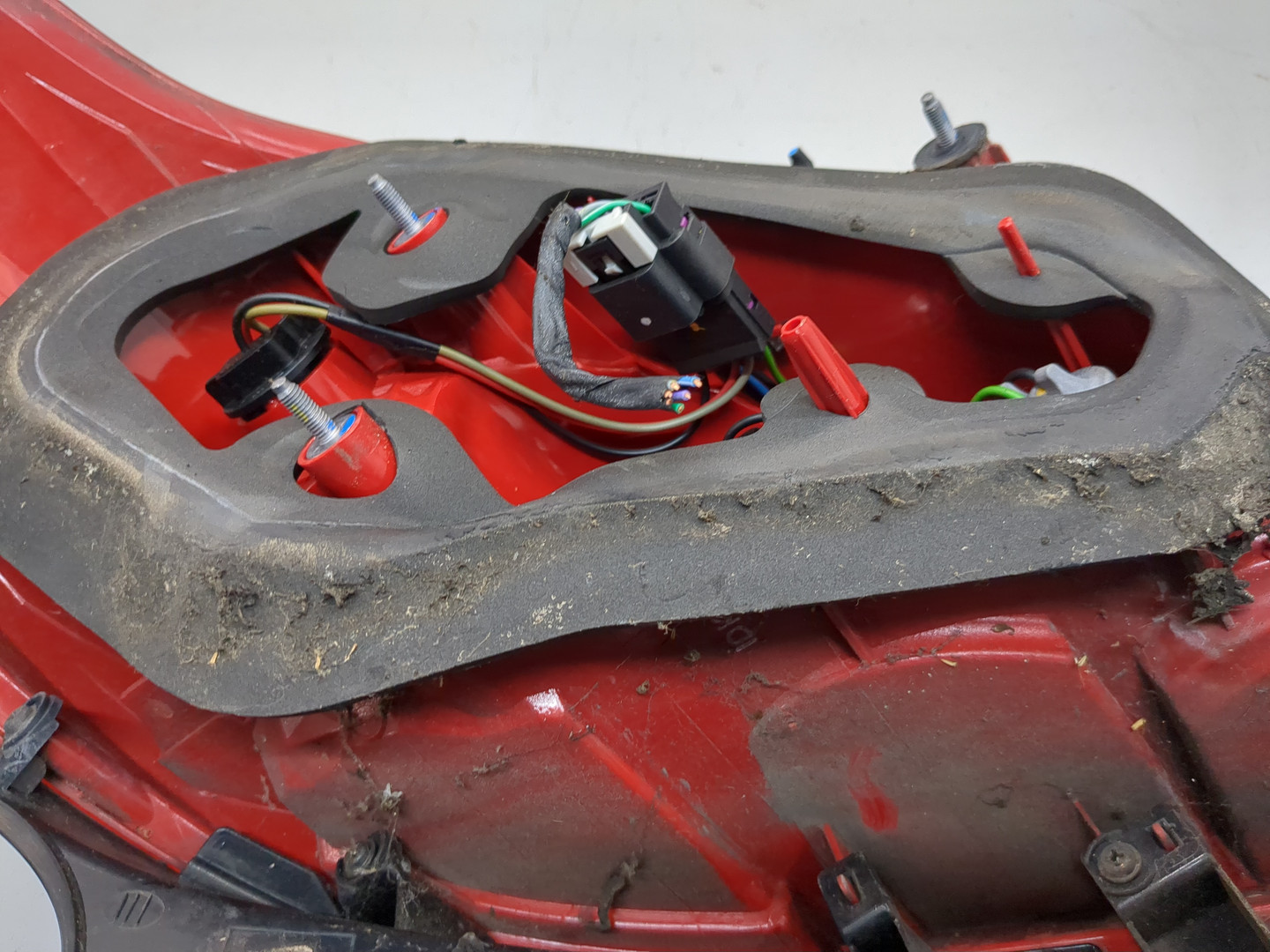 Фонарь задний левый