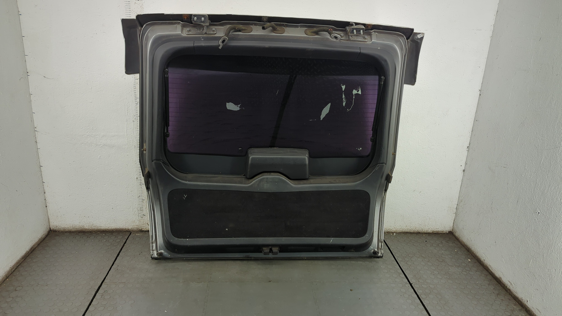 Дверь багажника