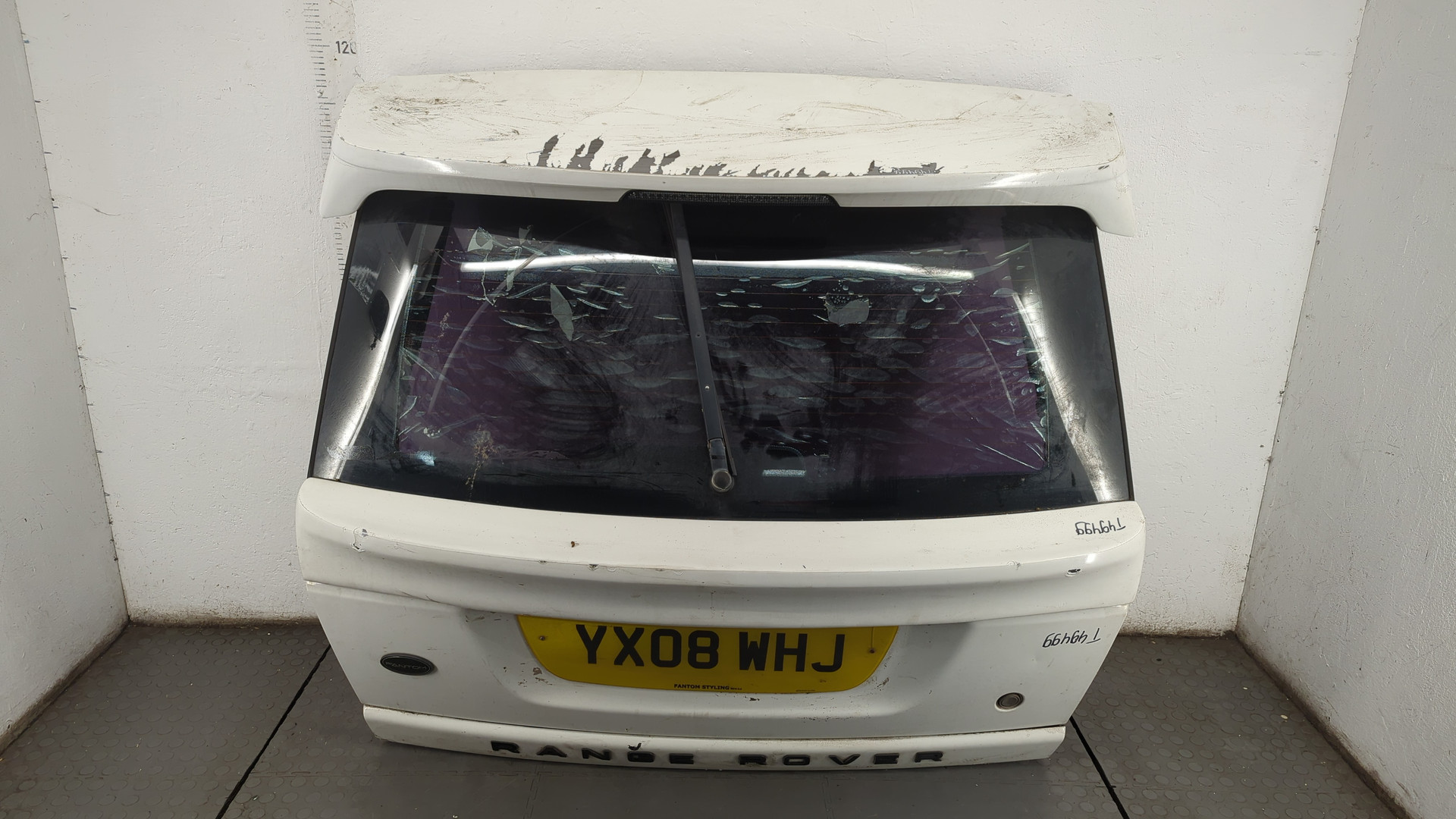 Дверь багажника