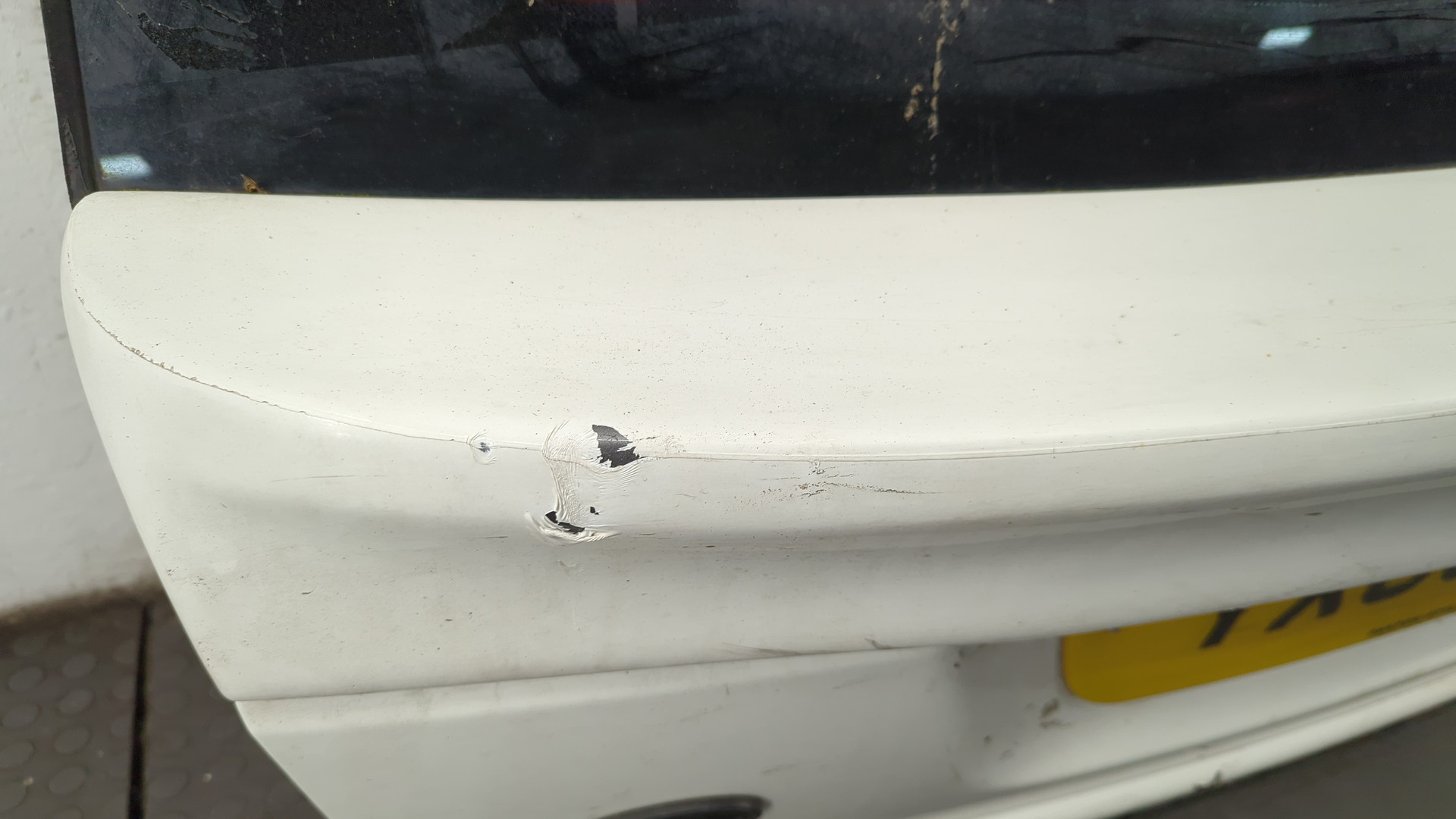 Дверь багажника