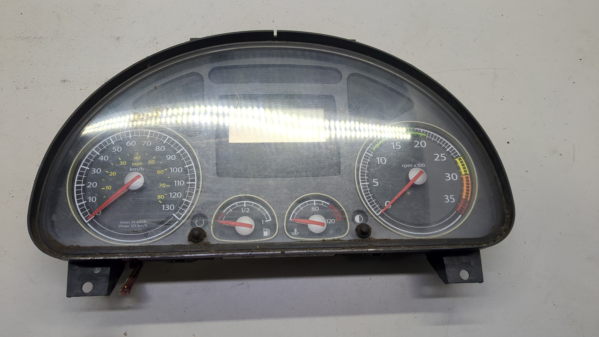 Панель приборов