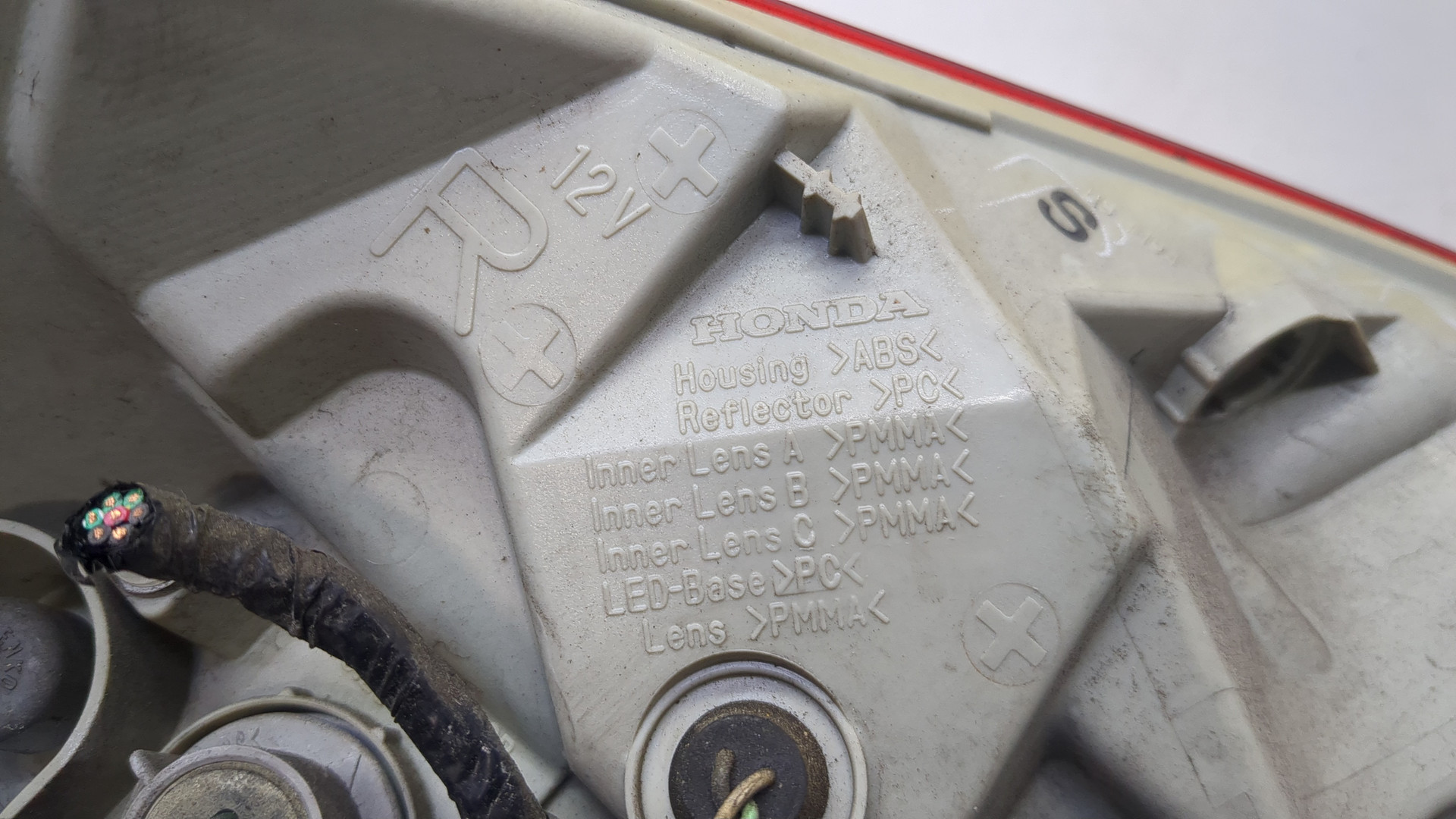 Фонарь задний правый