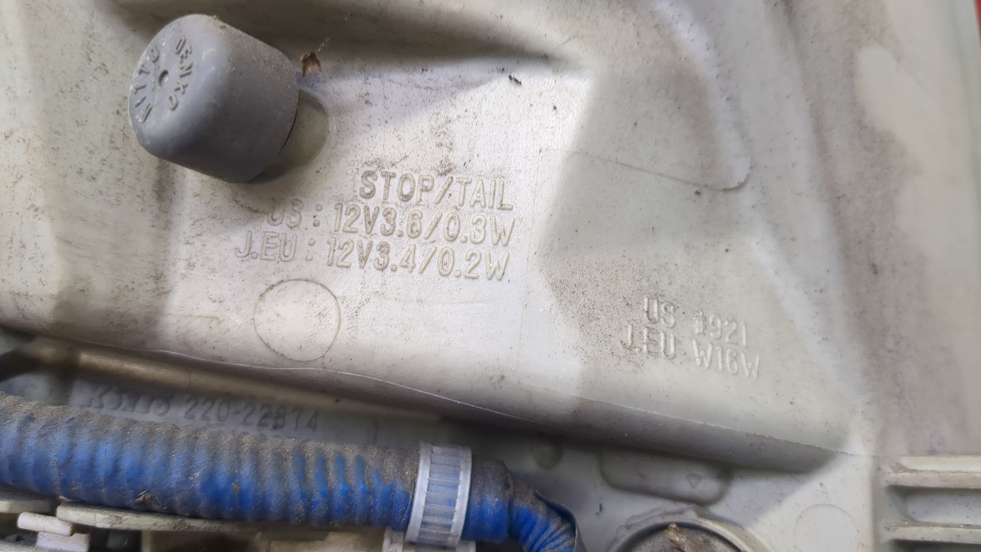 Фонарь задний правый