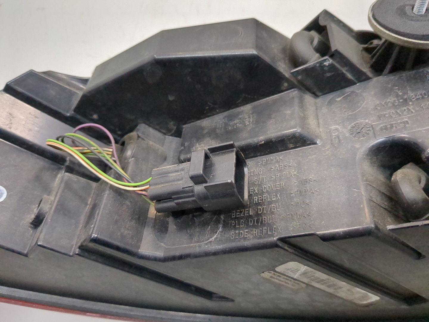 Фонарь задний правый