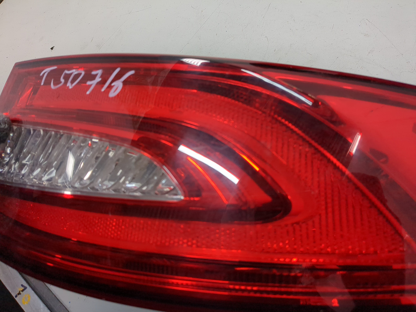 Фонарь задний правый