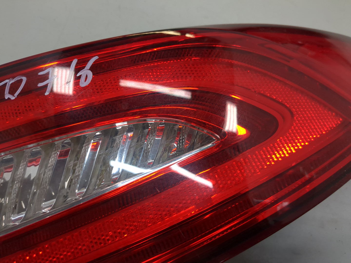 Фонарь задний правый