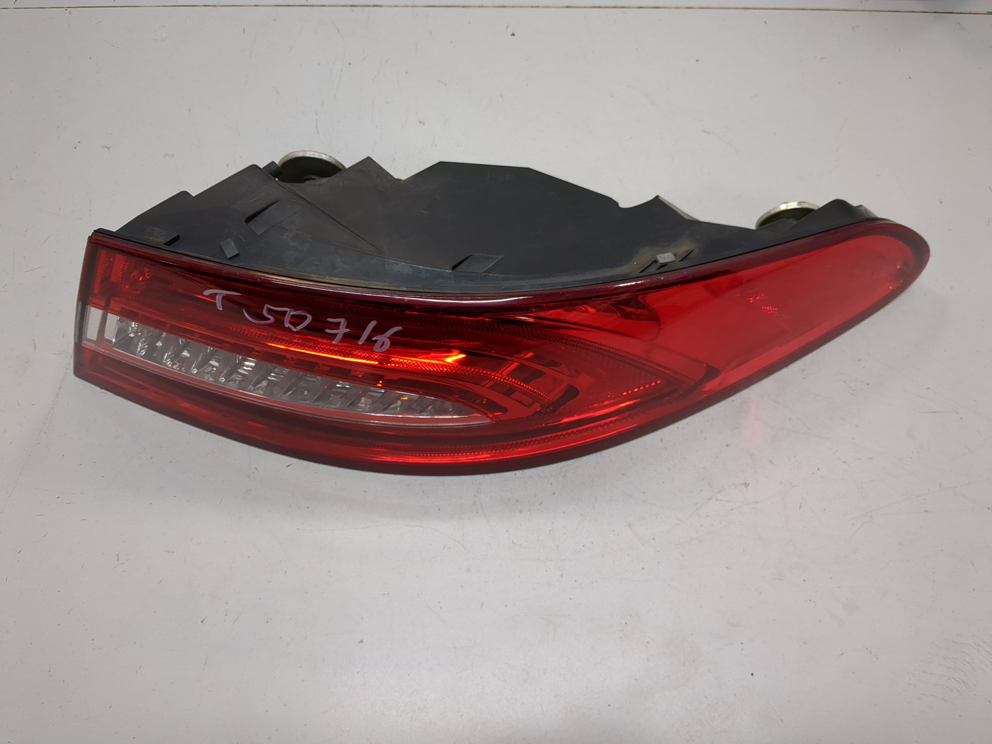 Фонарь задний правый