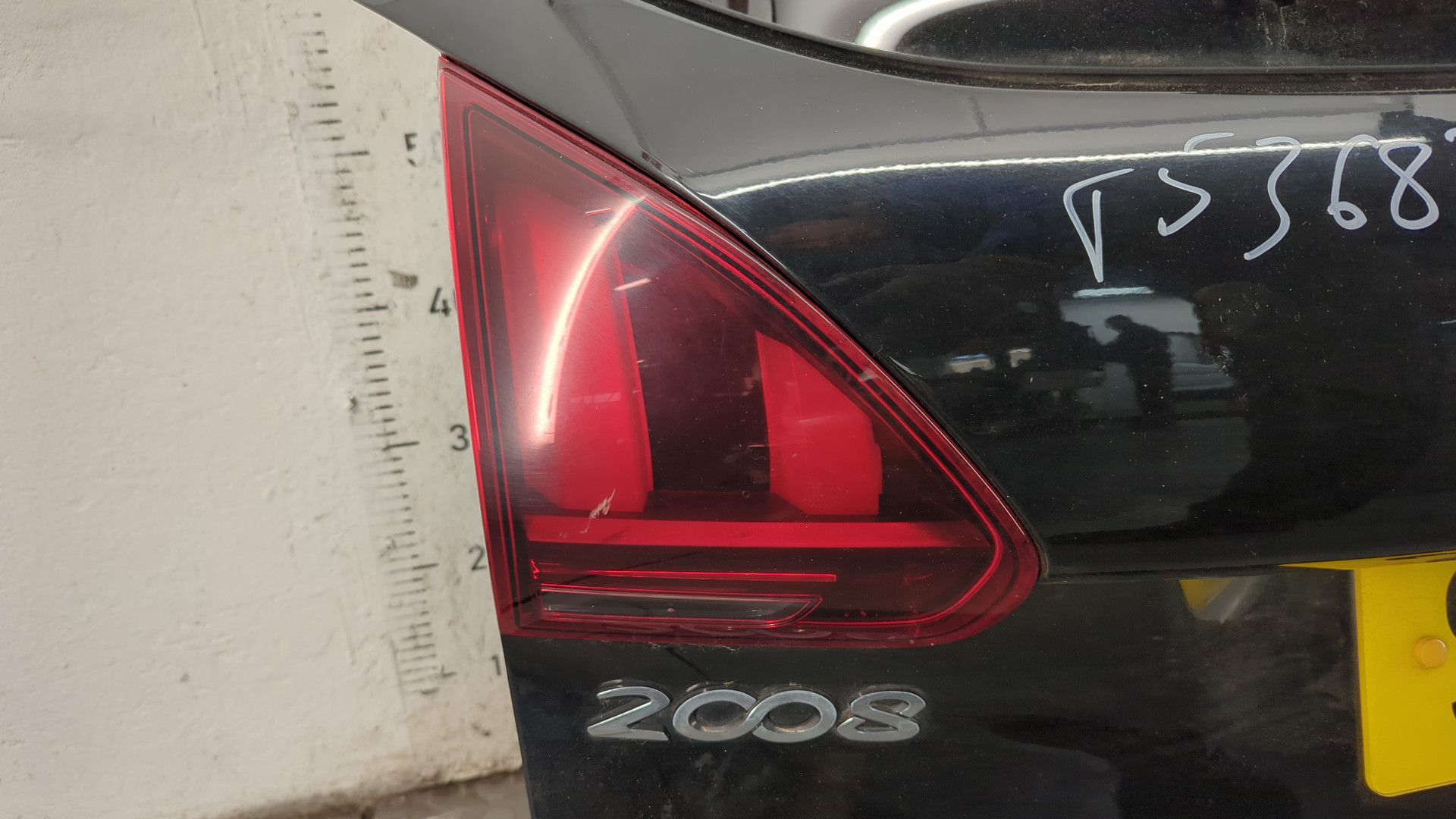 Дверь багажника