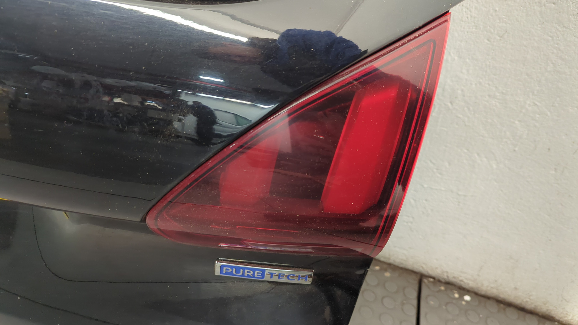 Дверь багажника