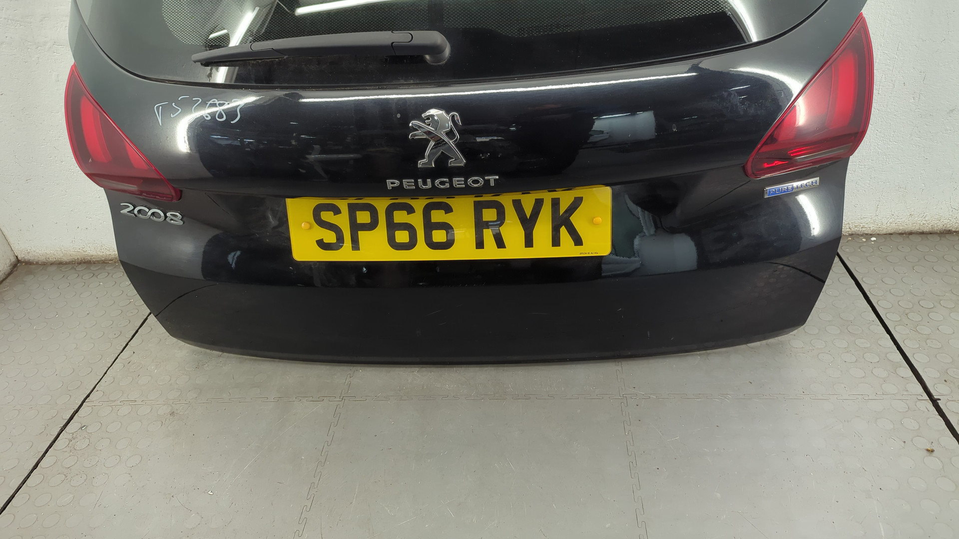 Дверь багажника