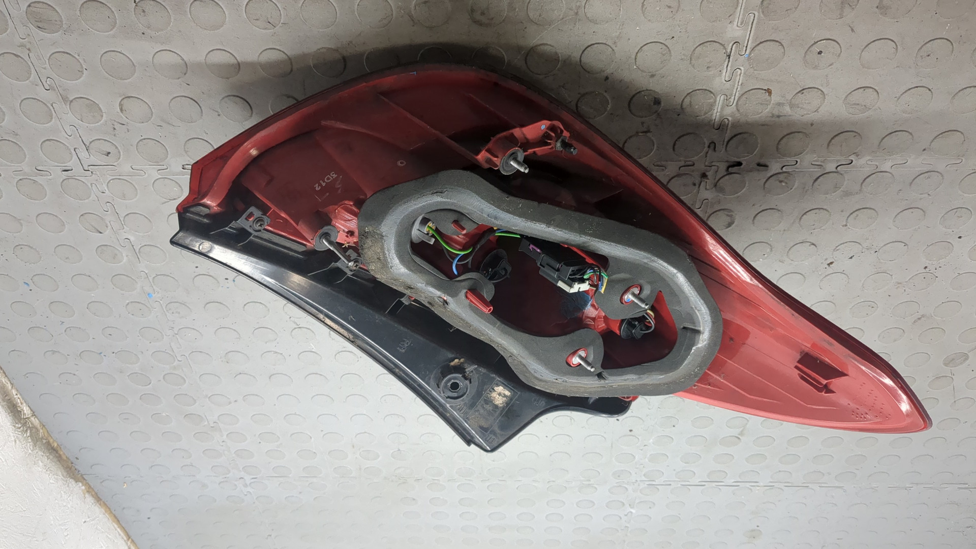 Фонарь задний правый