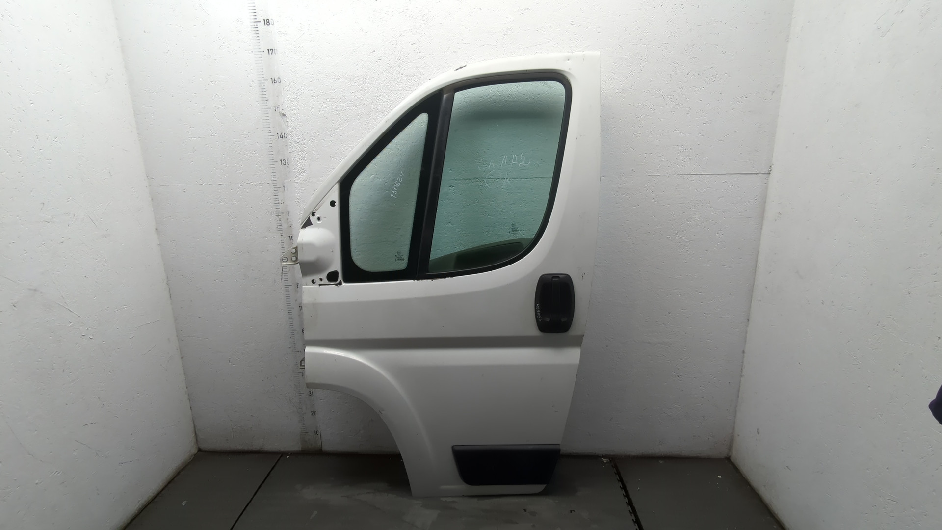 Дверь передняя левая