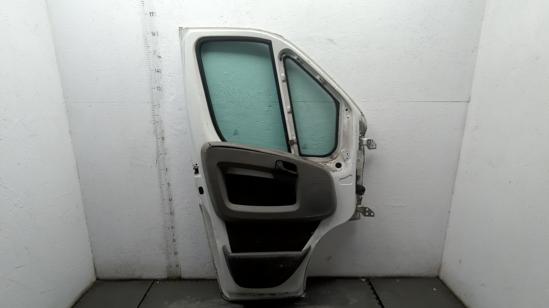 Дверь передняя левая