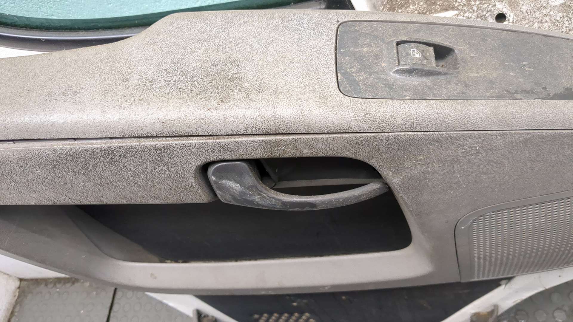 Дверь передняя левая