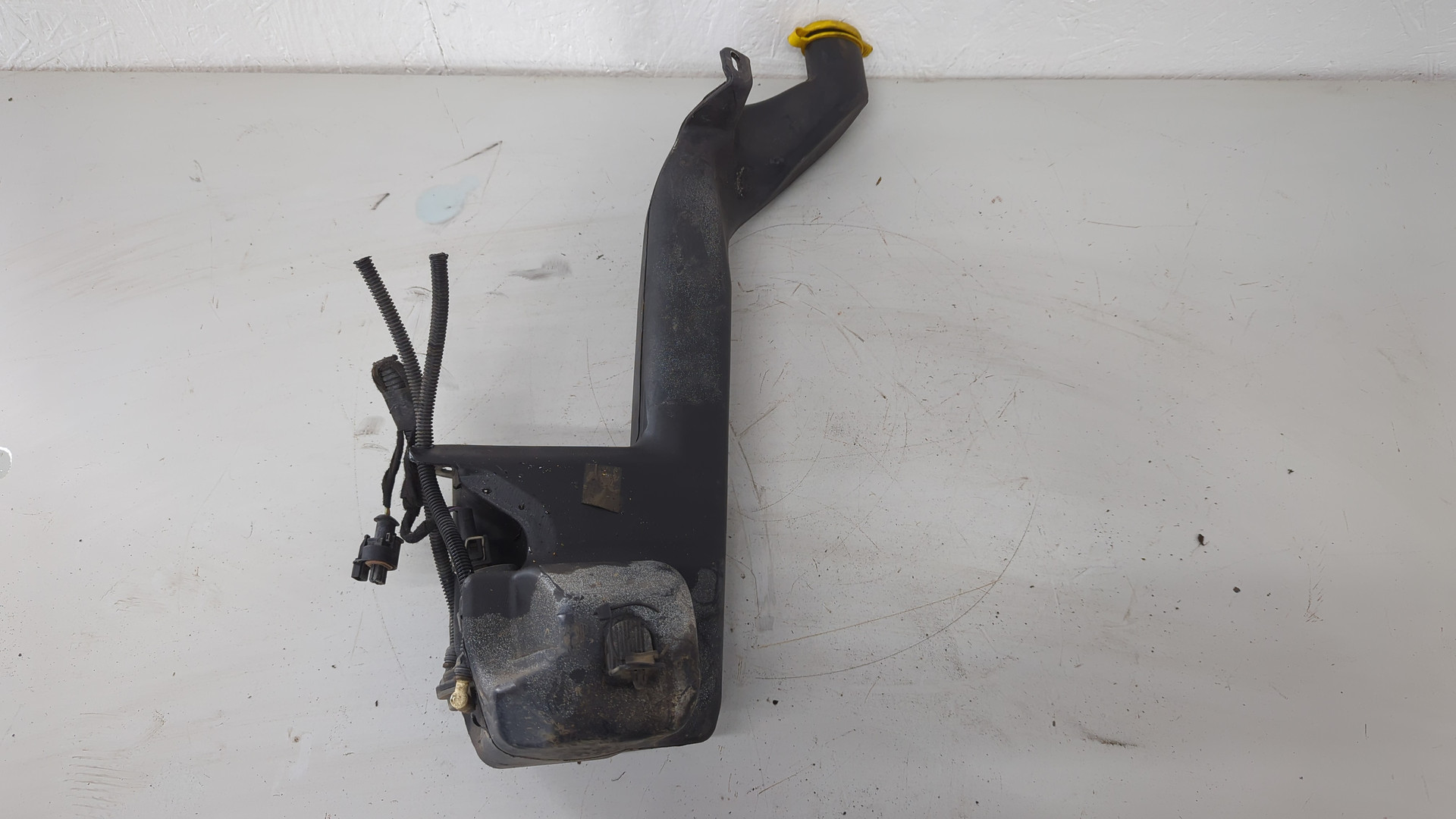 Бачок омывателя лобового стекла