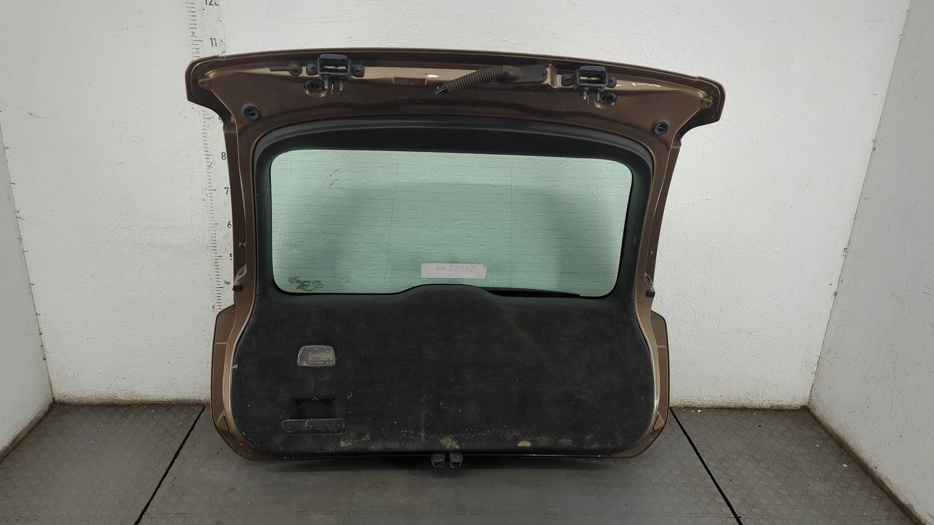 Дверь багажника