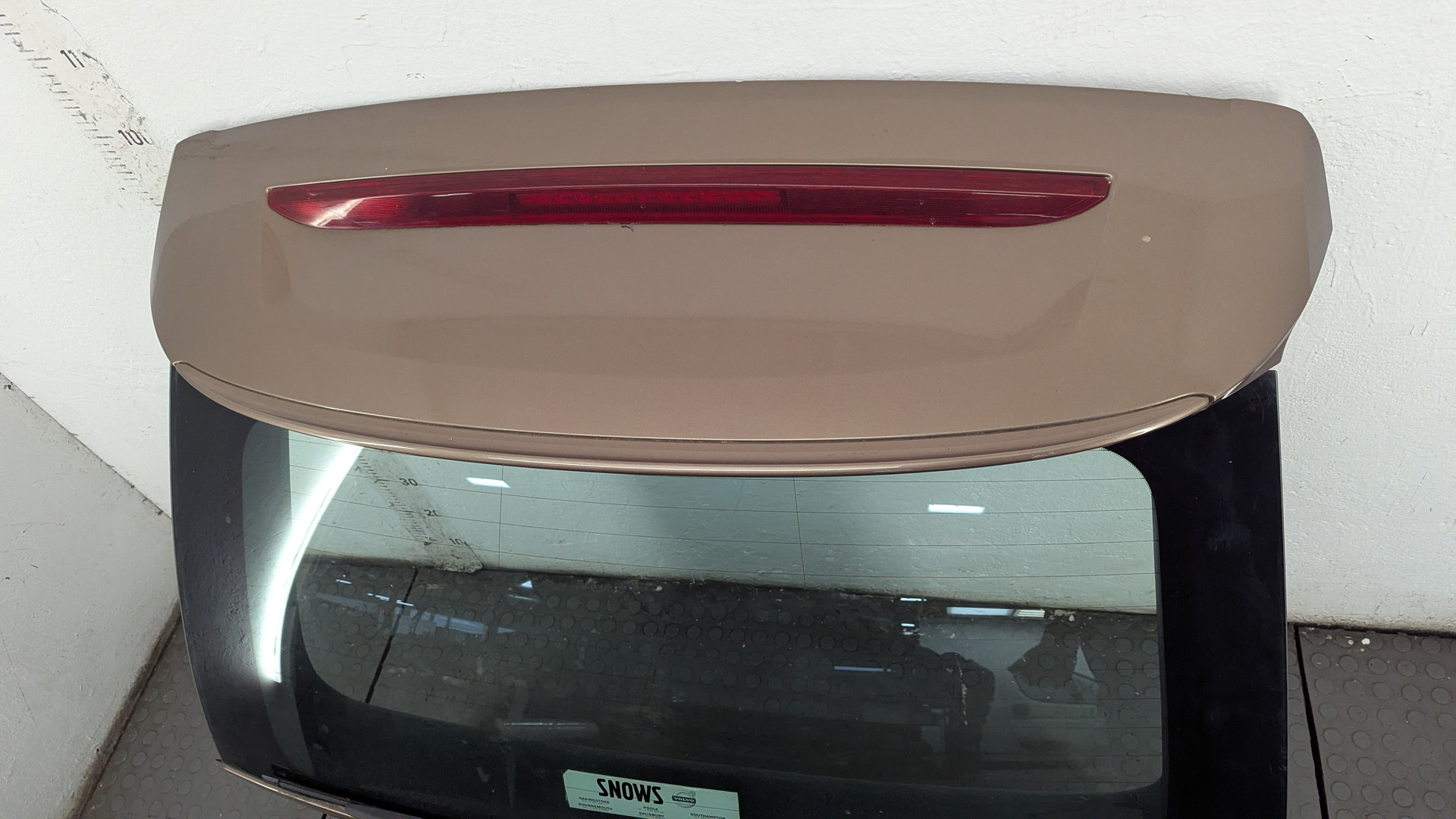 Дверь багажника