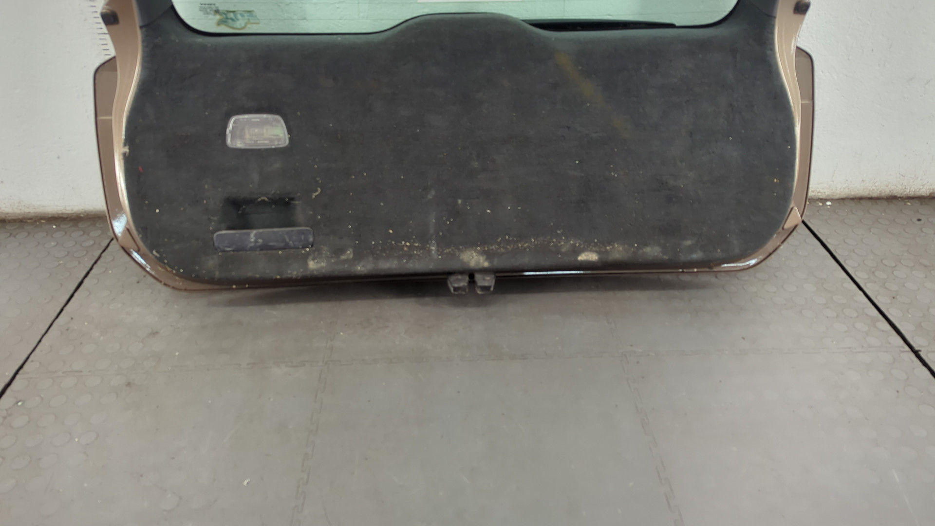 Дверь багажника