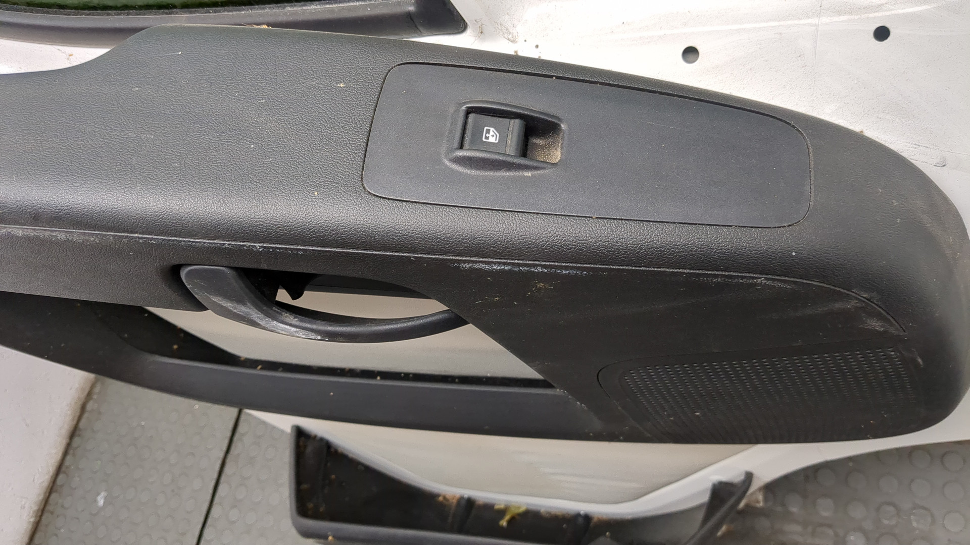 Дверь передняя левая