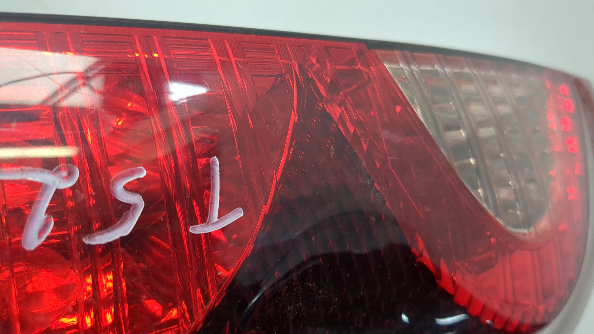 Фонарь задний левый