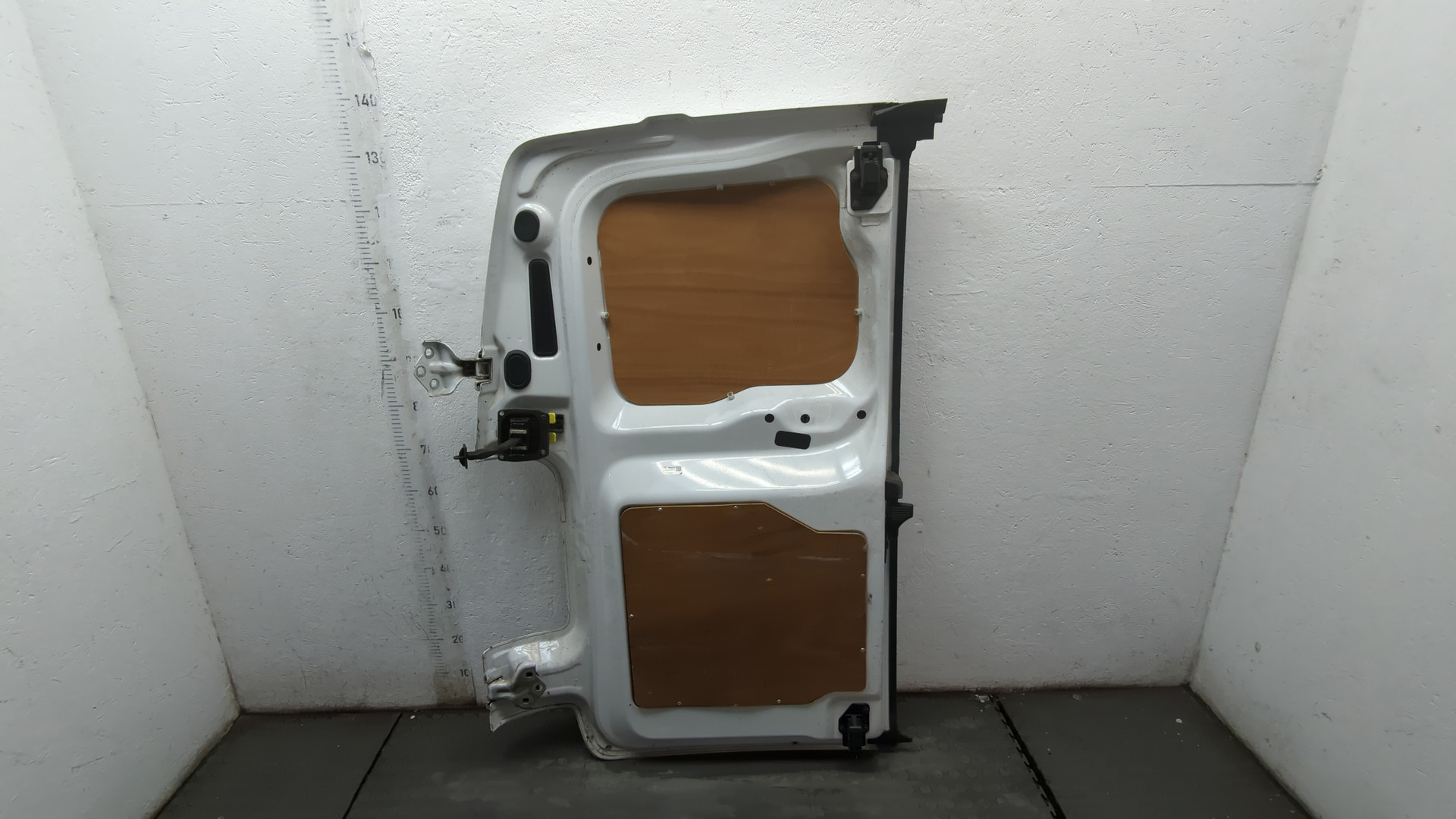 Дверь багажника правая