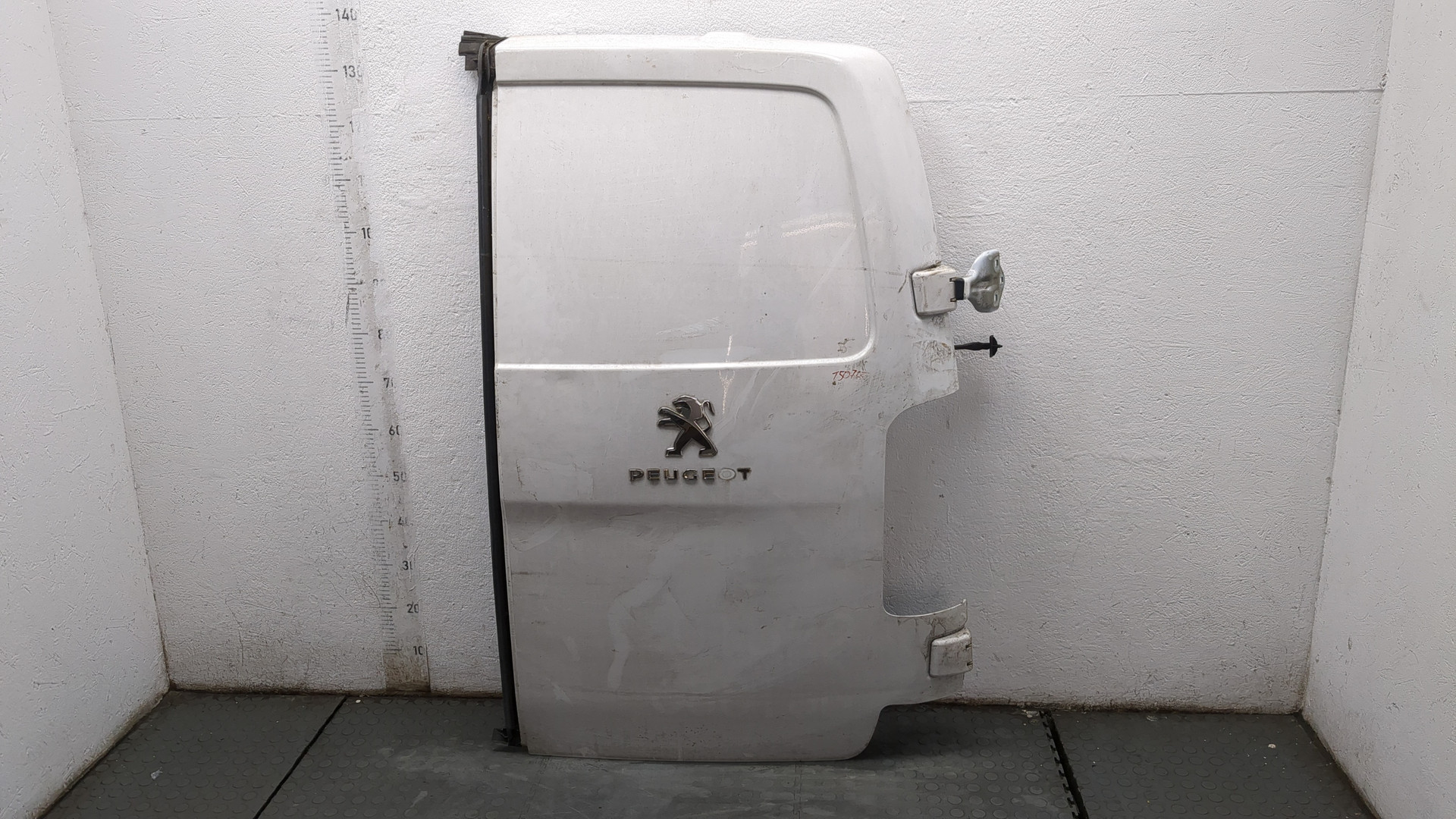 Дверь багажника правая