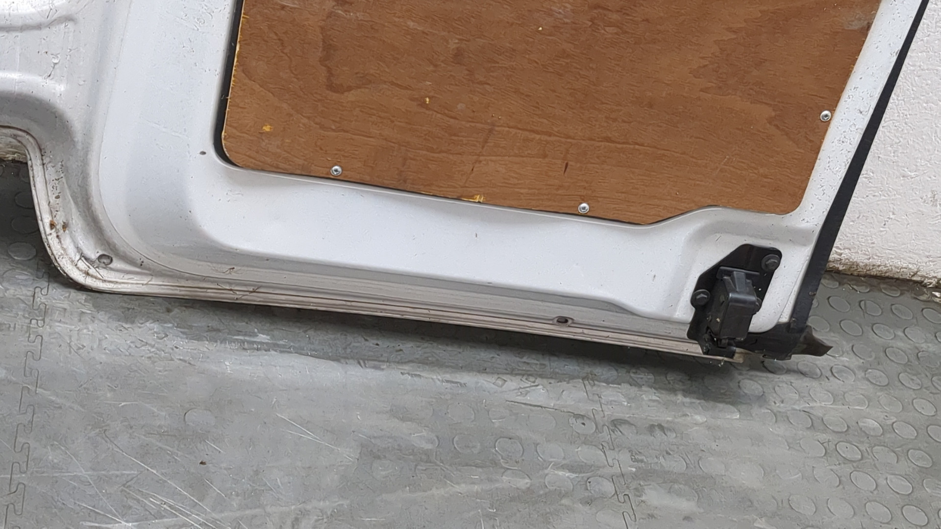 Дверь багажника правая