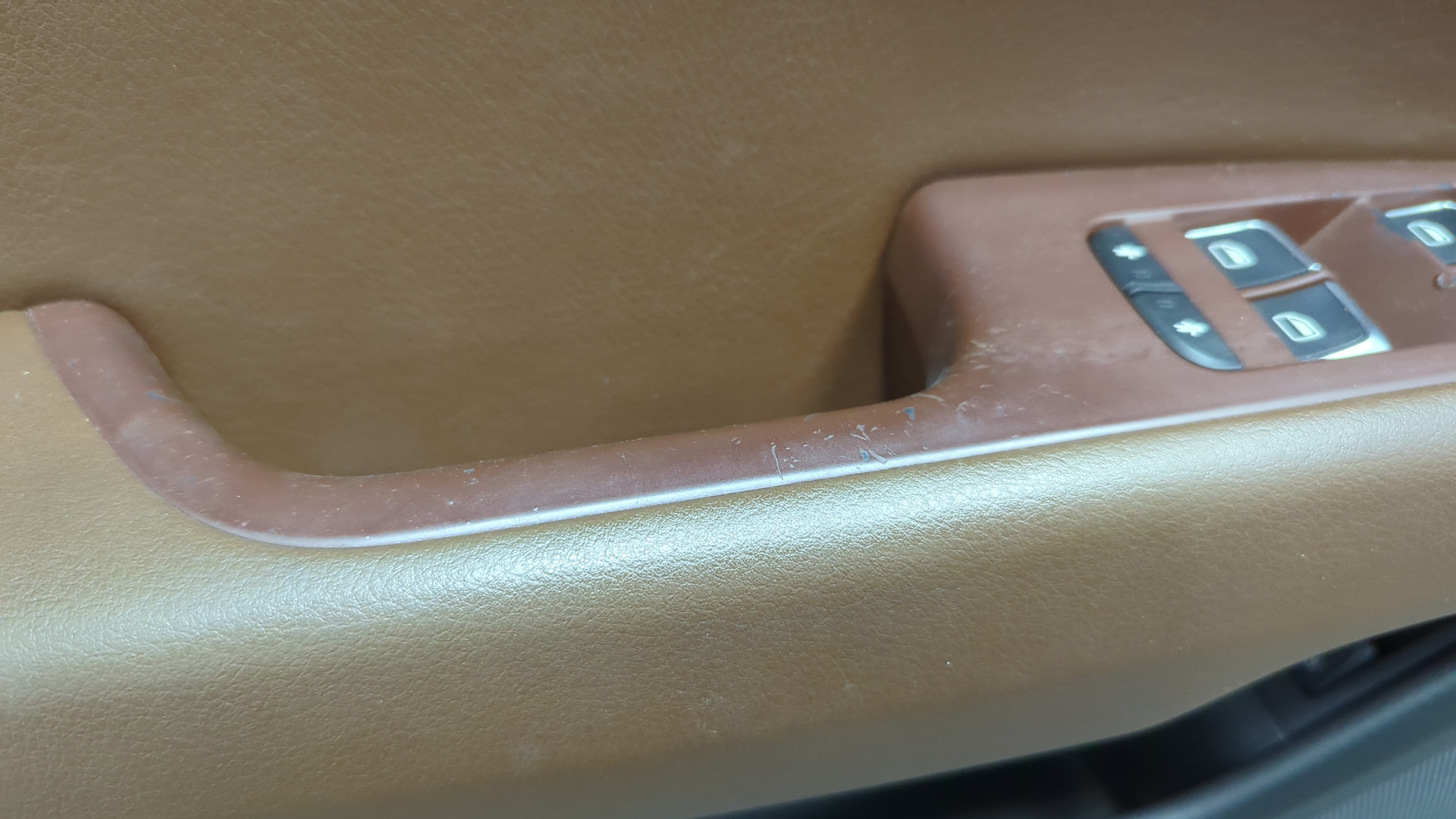 Дверь передняя левая