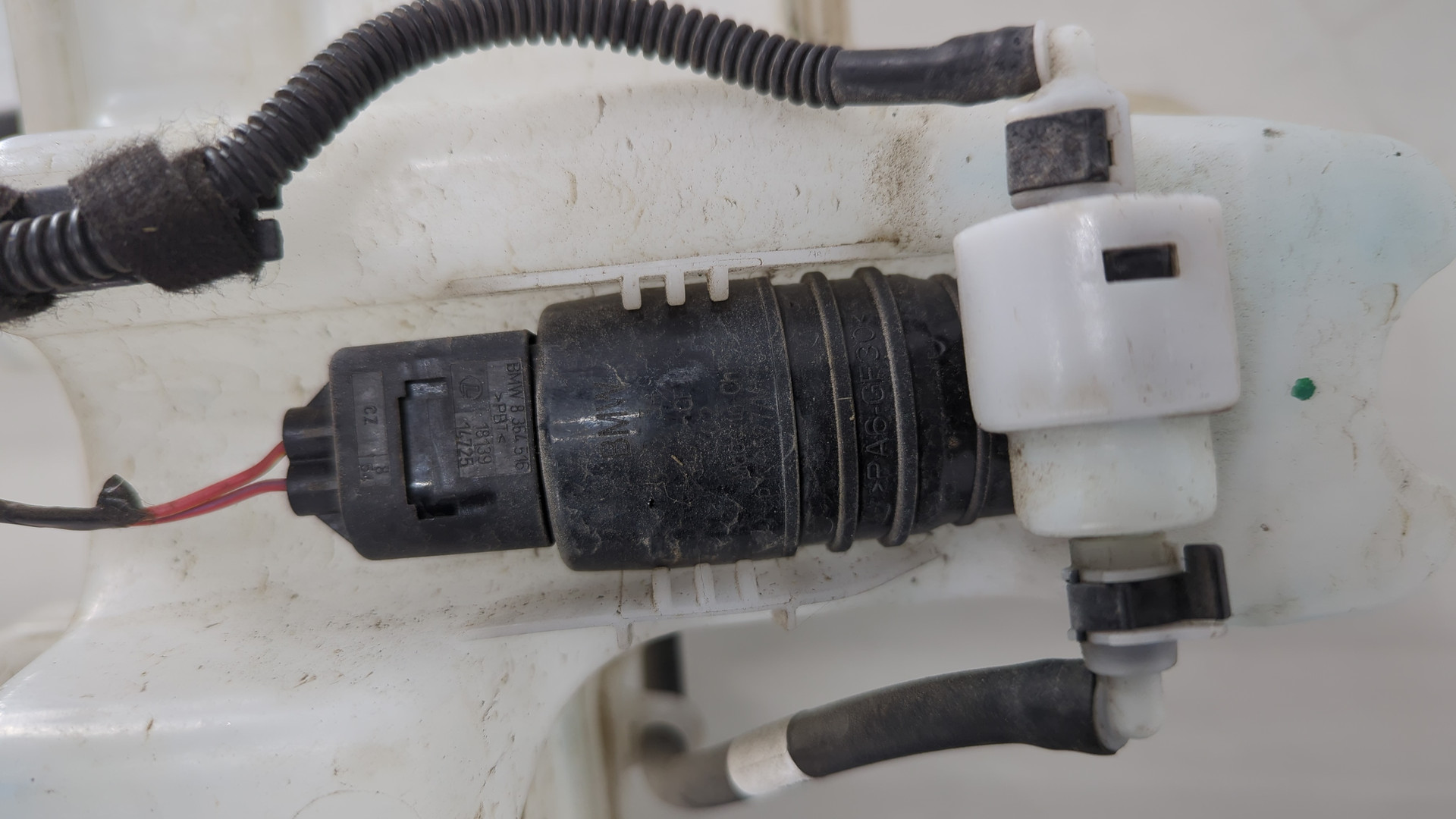 Бачок омывателя лобового стекла