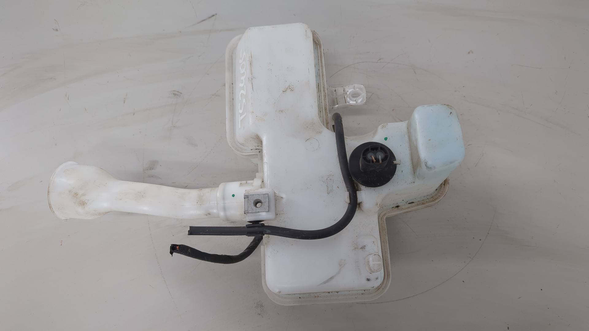 Бачок омывателя лобового стекла