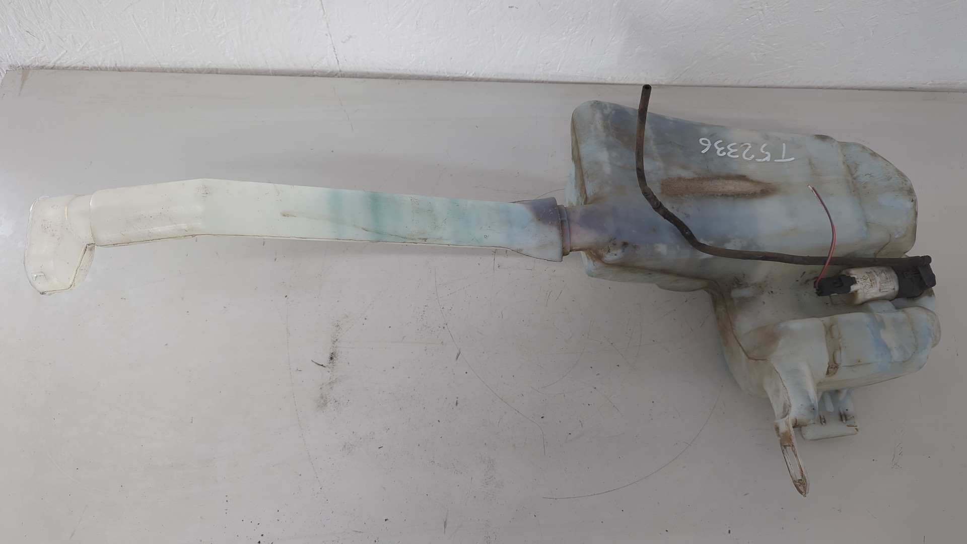 Бачок омывателя лобового стекла