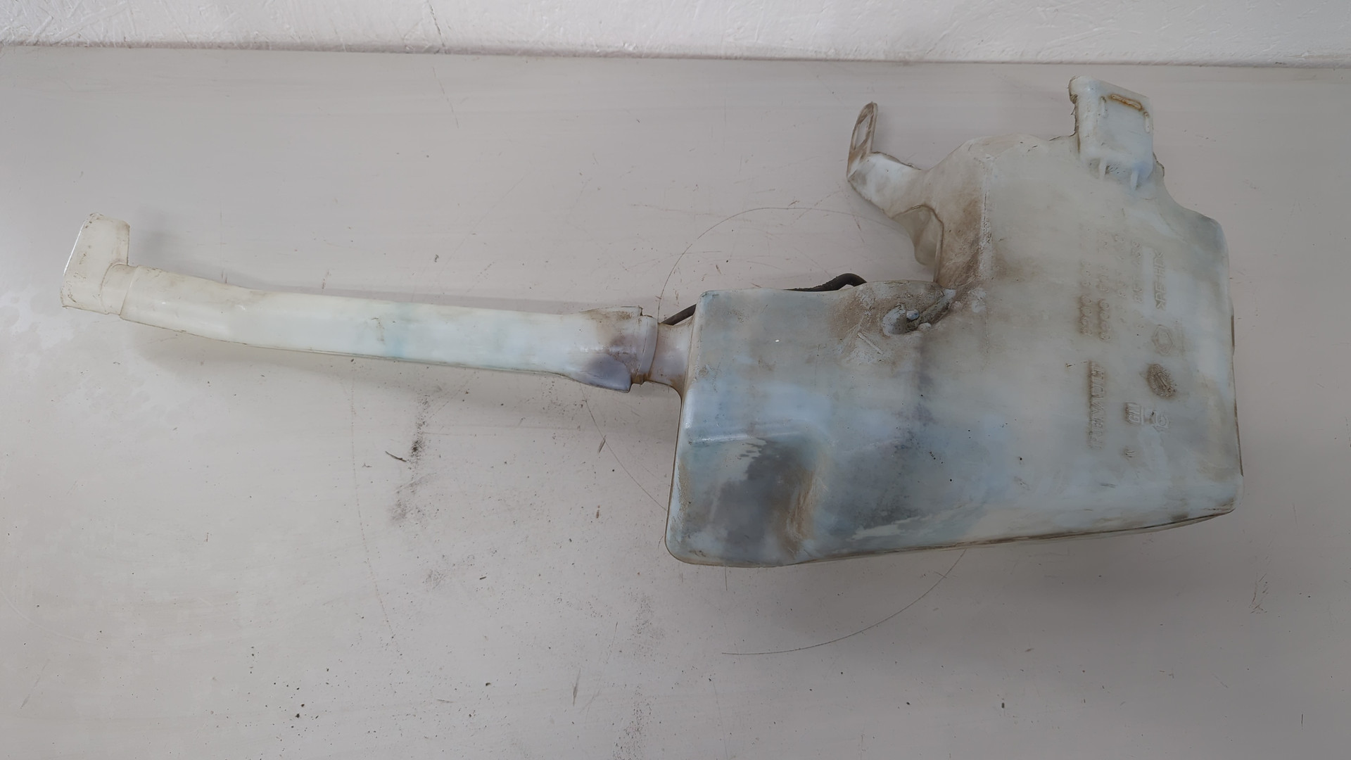 Бачок омывателя лобового стекла